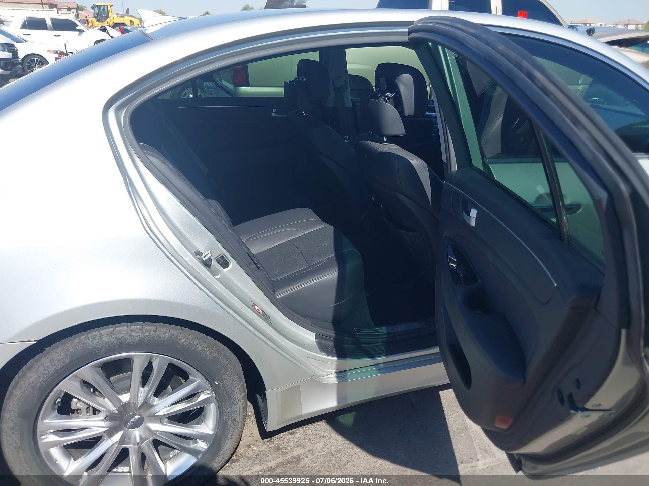 2013 Hyundai Genesis 3.8 Silver vin: KMHGC4DD2DU242518