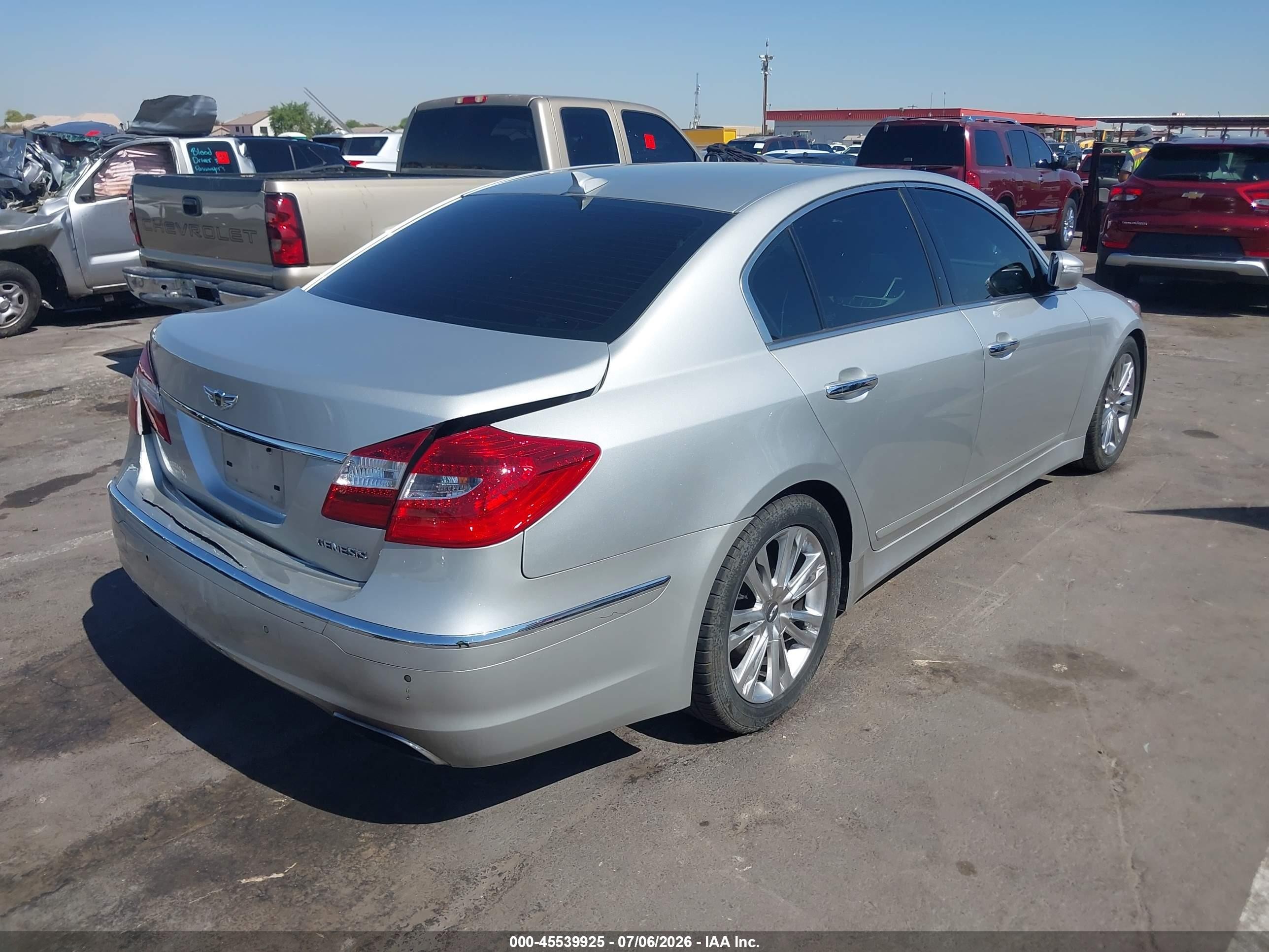 2013 Hyundai Genesis 3.8 Silver vin: KMHGC4DD2DU242518