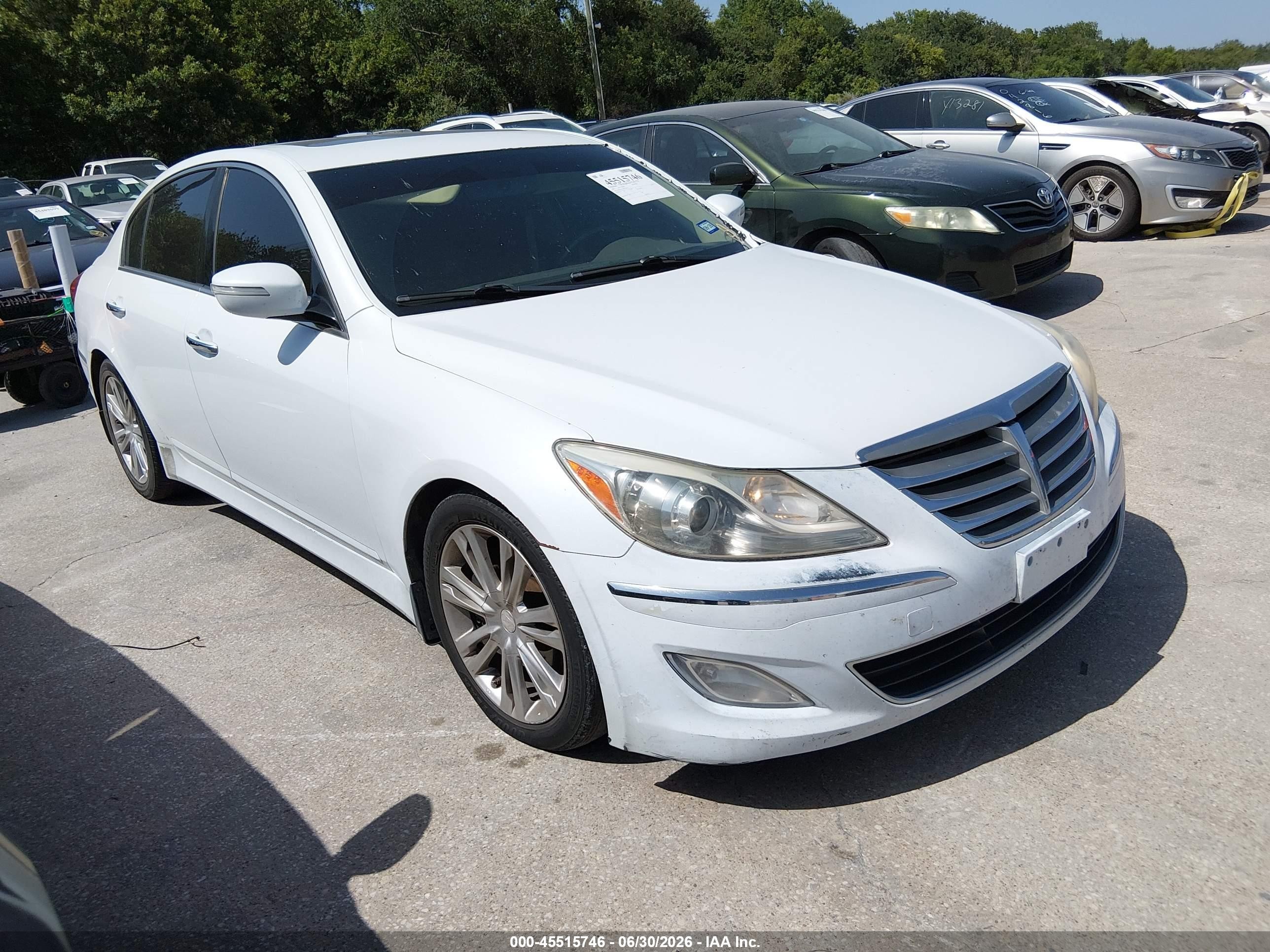 2013 Hyundai Genesis 3.8 White vin: KMHGC4DD2DU258542