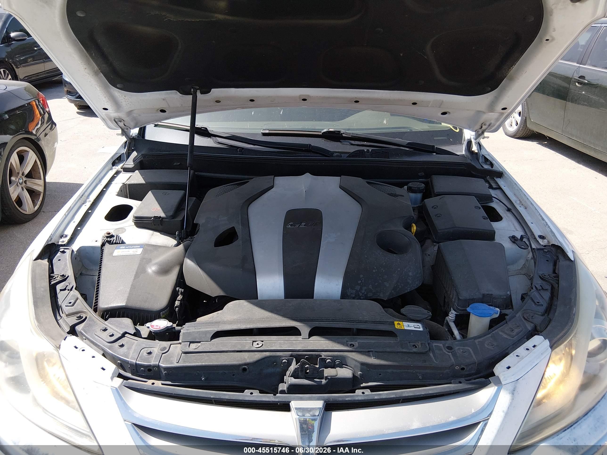 2013 Hyundai Genesis 3.8 White vin: KMHGC4DD2DU258542