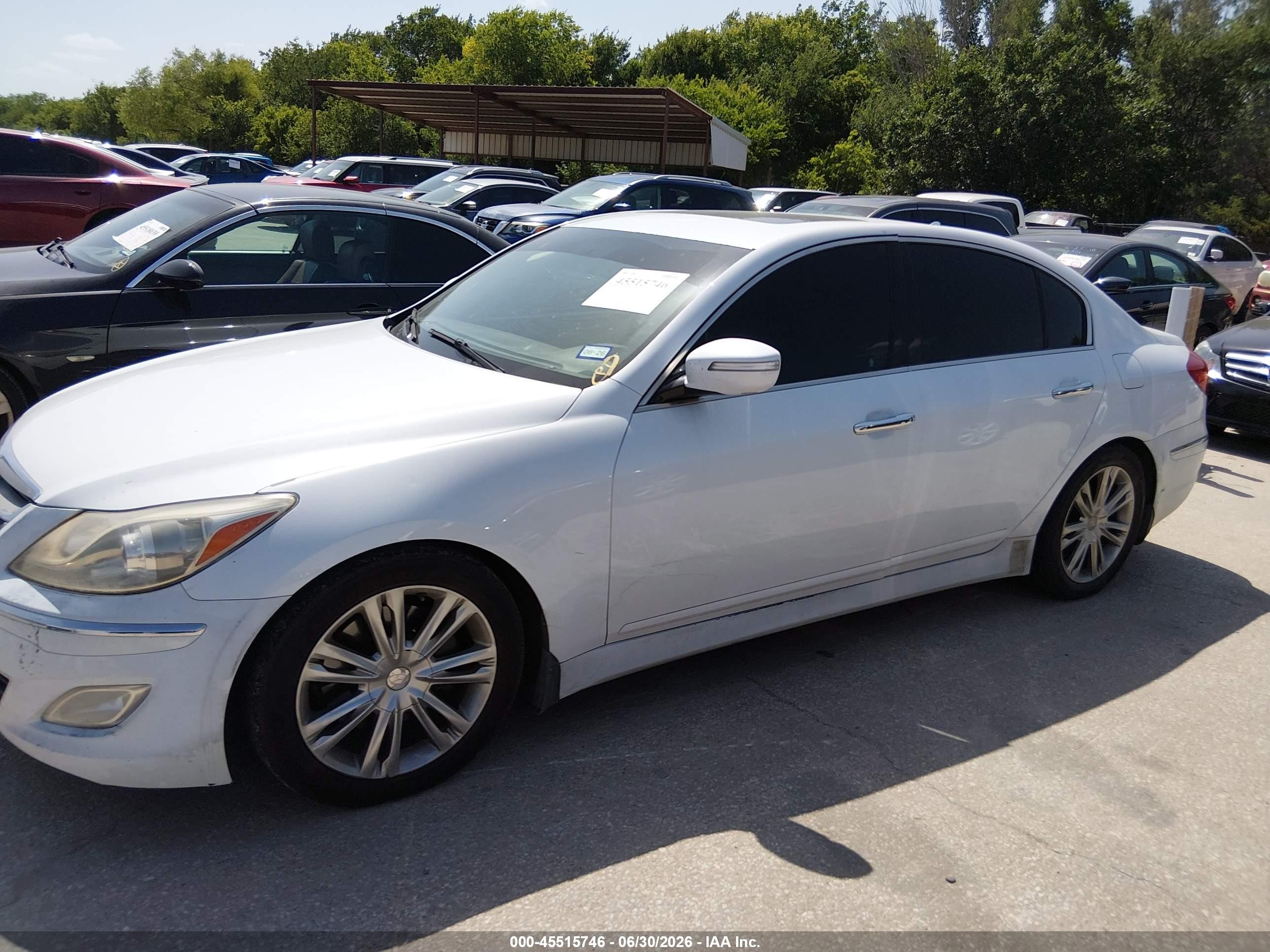 2013 Hyundai Genesis 3.8 White vin: KMHGC4DD2DU258542