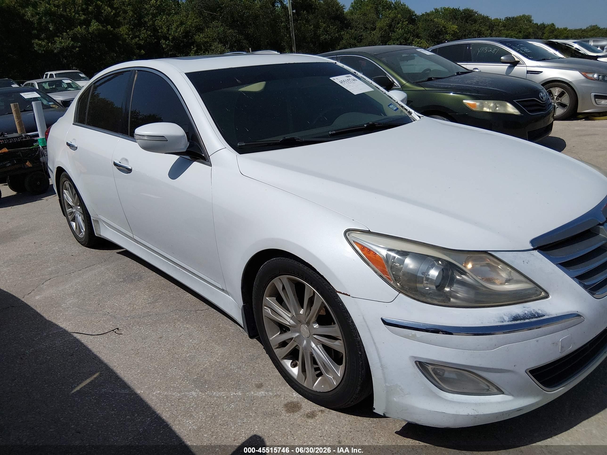 2013 Hyundai Genesis 3.8 White vin: KMHGC4DD2DU258542
