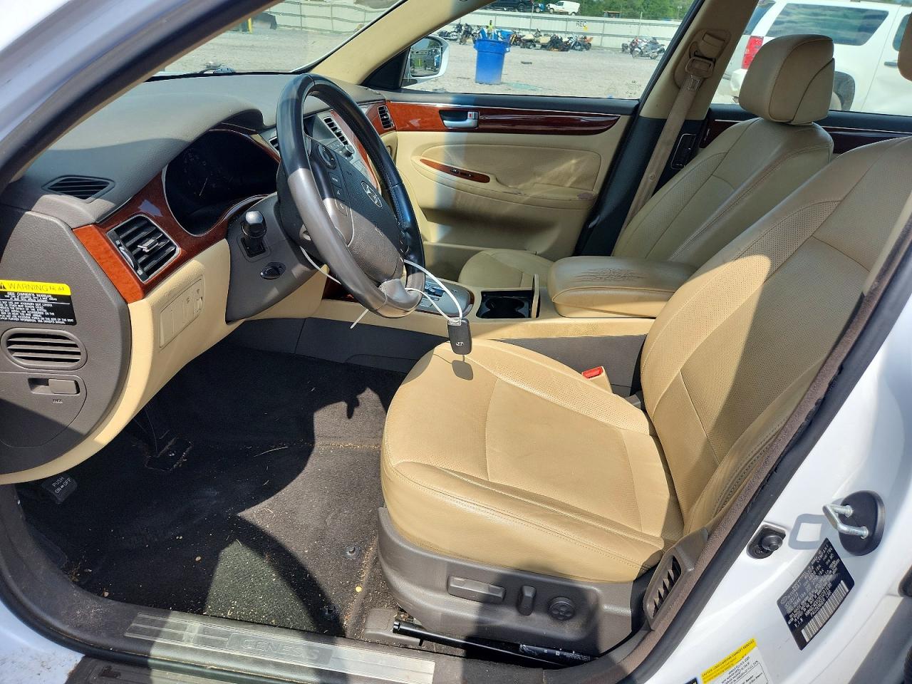 2014 Hyundai Genesis 3.8l White vin: KMHGC4DD2EU261698