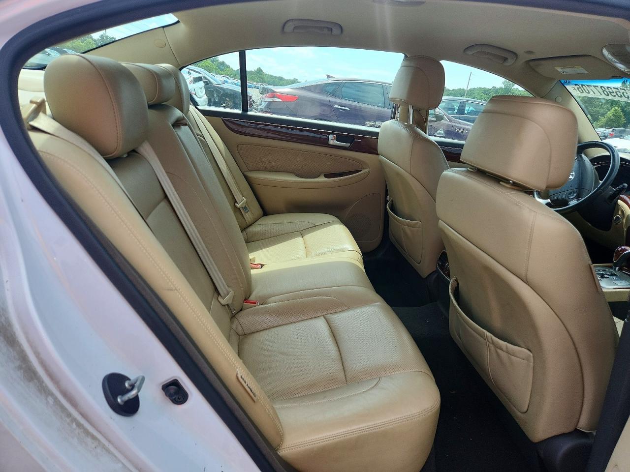 2014 Hyundai Genesis 3.8l White vin: KMHGC4DD2EU261698