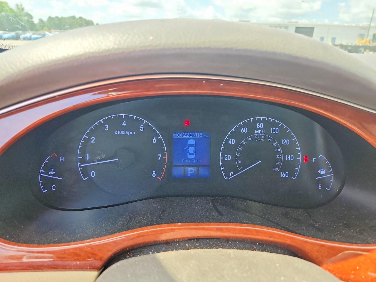 2014 Hyundai Genesis 3.8l White vin: KMHGC4DD2EU261698