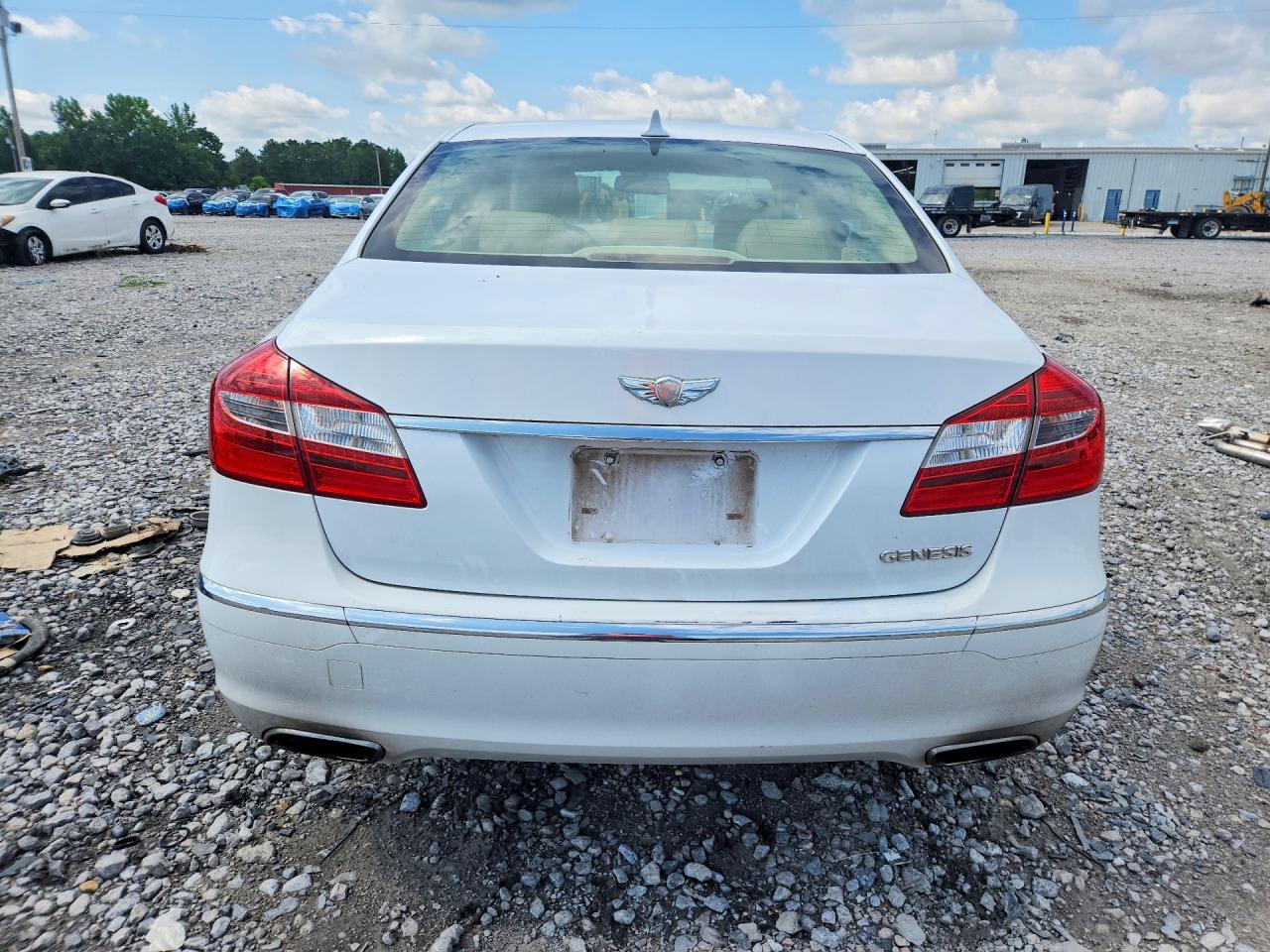 2014 Hyundai Genesis 3.8l White vin: KMHGC4DD2EU261698
