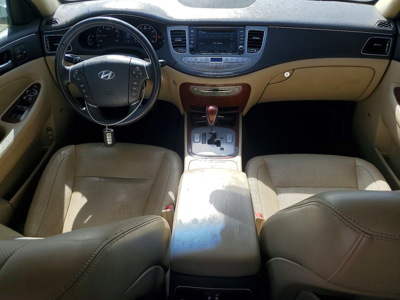 2012 Hyundai Genesis White vin: KMHGC4DD3CU151501