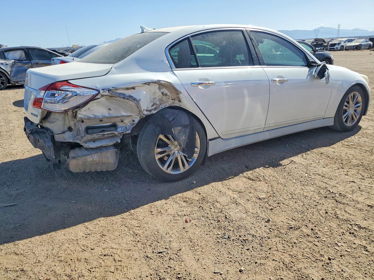 2012 Hyundai Genesis White vin: KMHGC4DD3CU151501