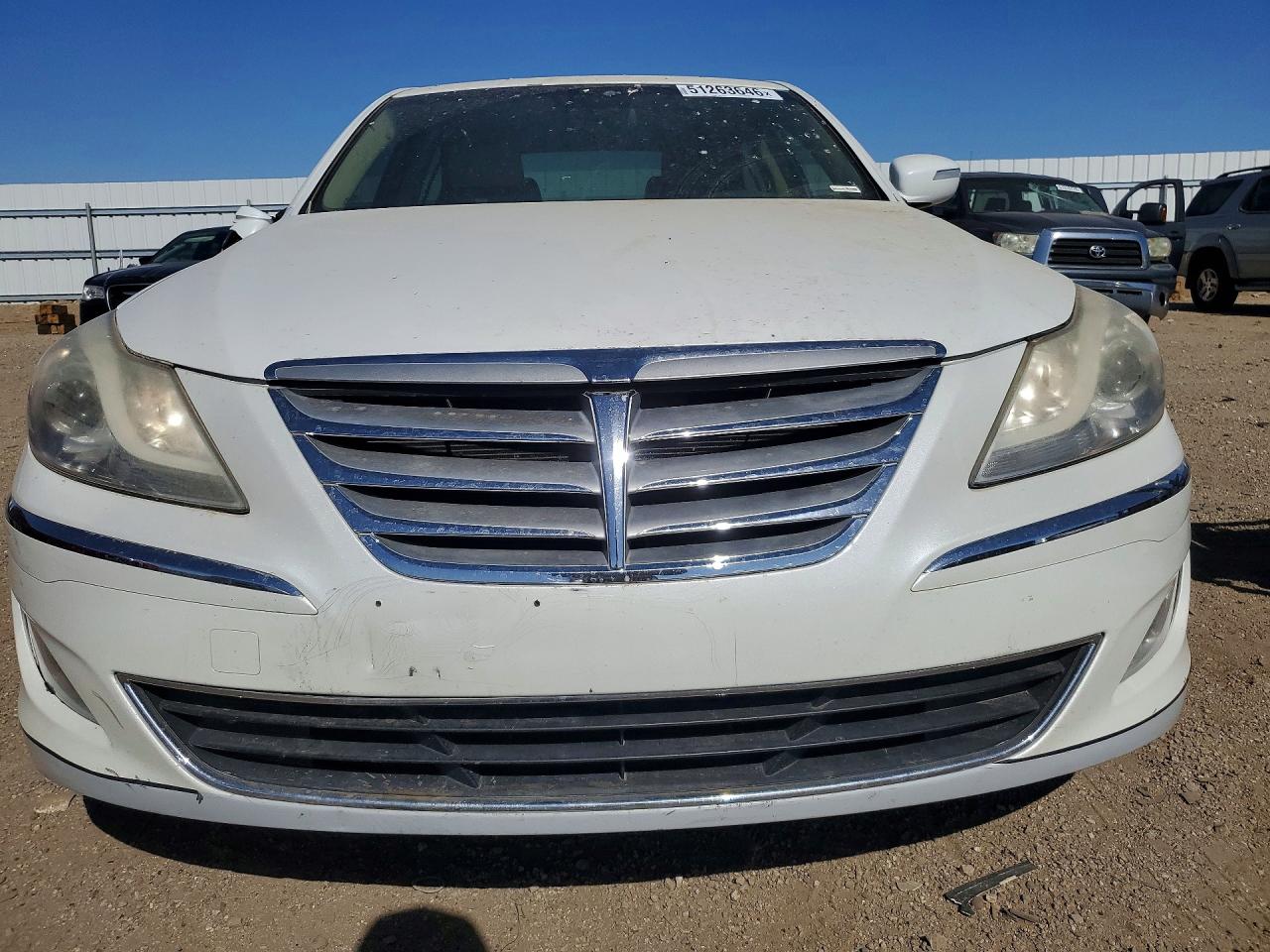 2012 Hyundai Genesis White vin: KMHGC4DD3CU151501