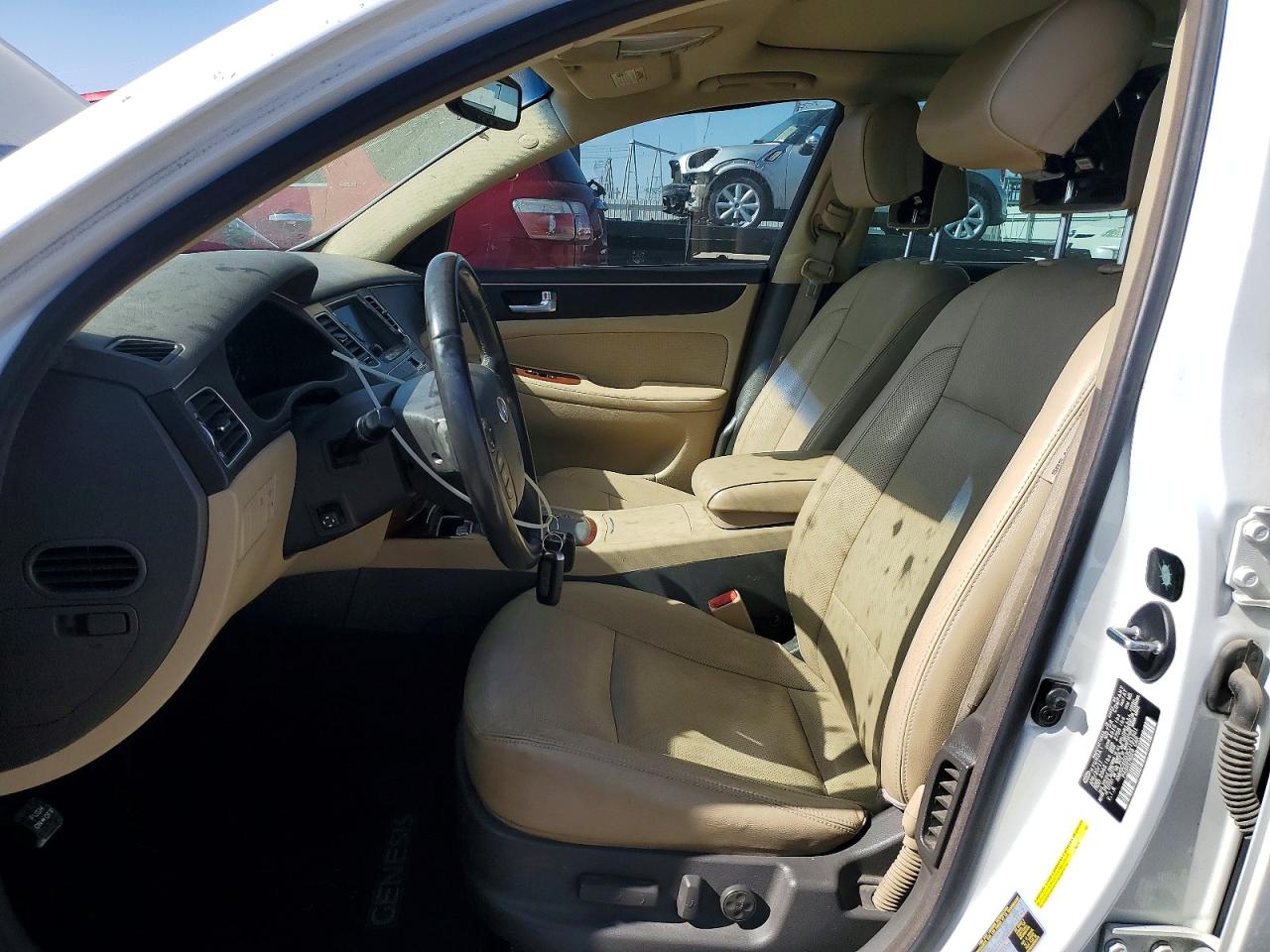 2012 Hyundai Genesis White vin: KMHGC4DD3CU151501