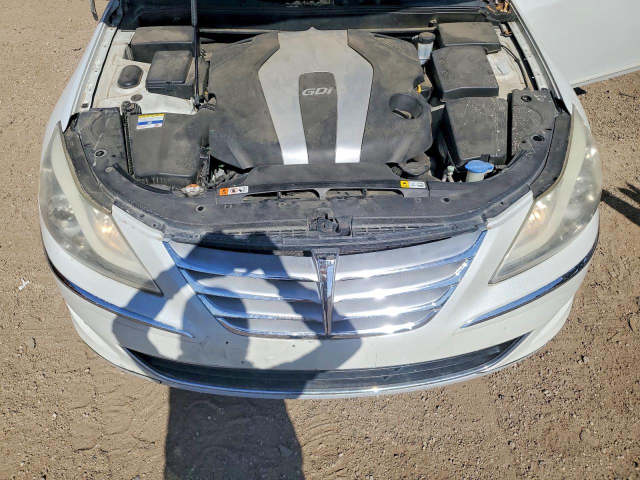 2012 Hyundai Genesis White vin: KMHGC4DD3CU151501