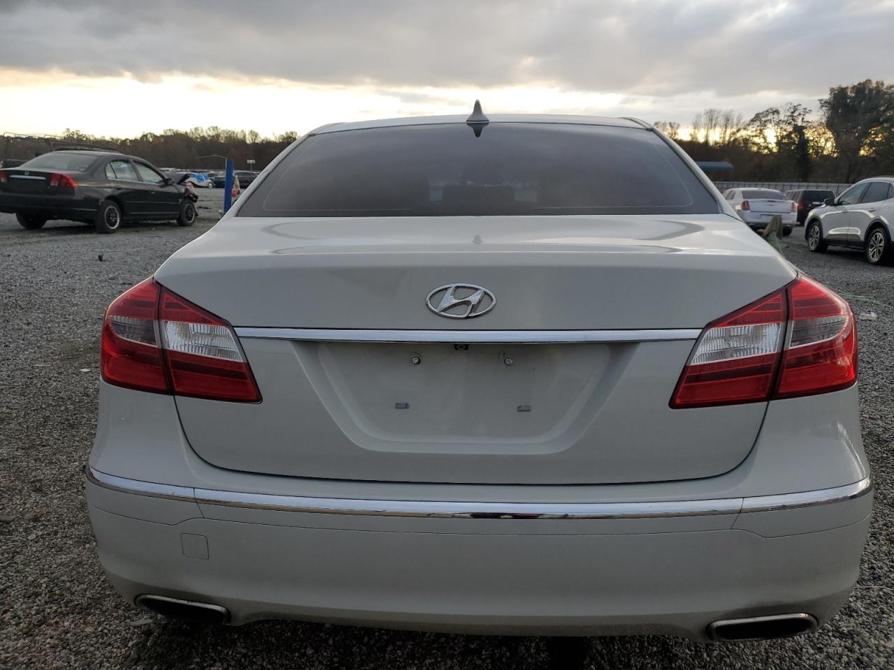 2012 Hyundai Genesis 3.8l White vin: KMHGC4DD3CU186636