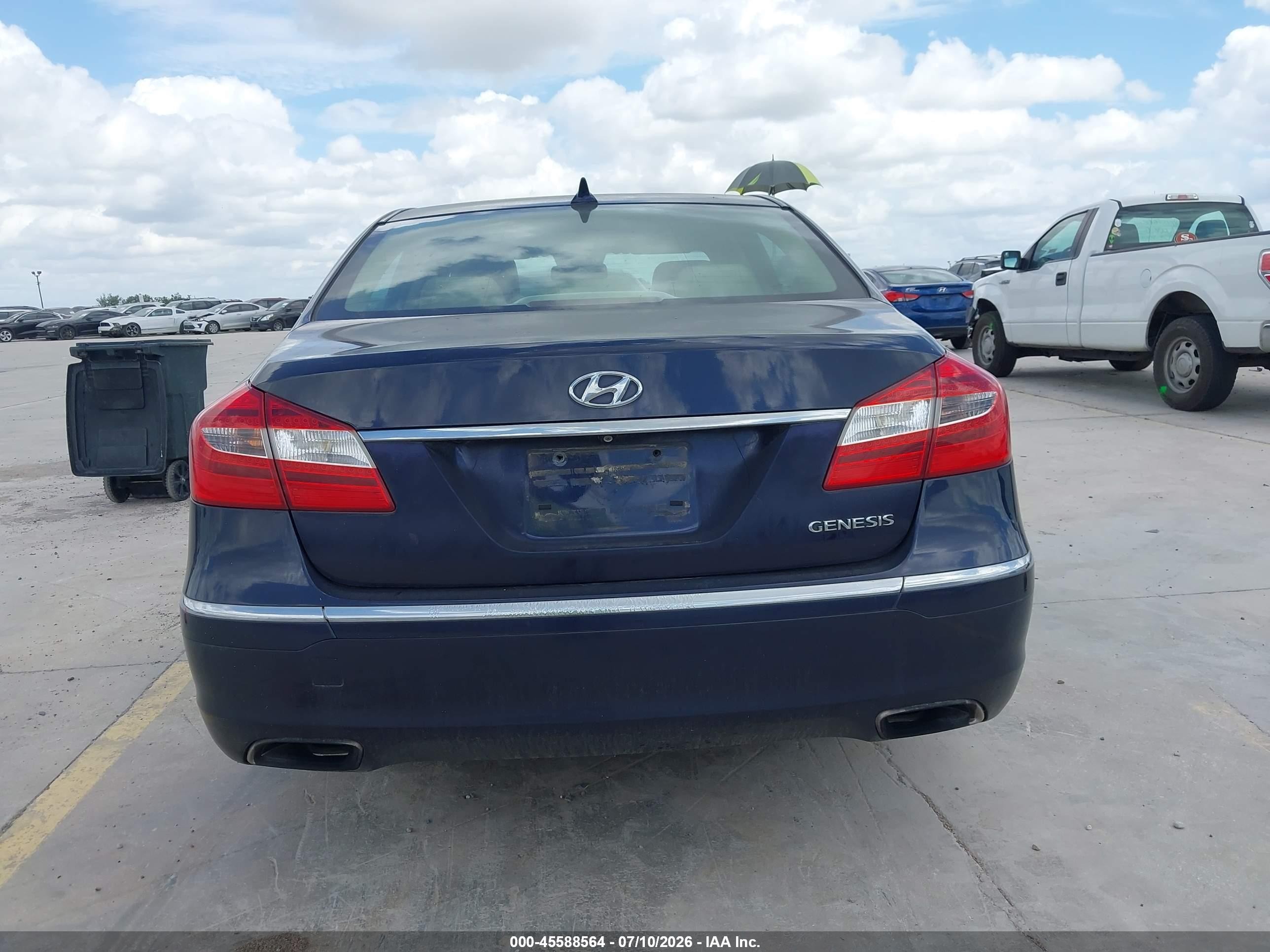2012 Hyundai Genesis 3.8 Blue vin: KMHGC4DD3CU195630