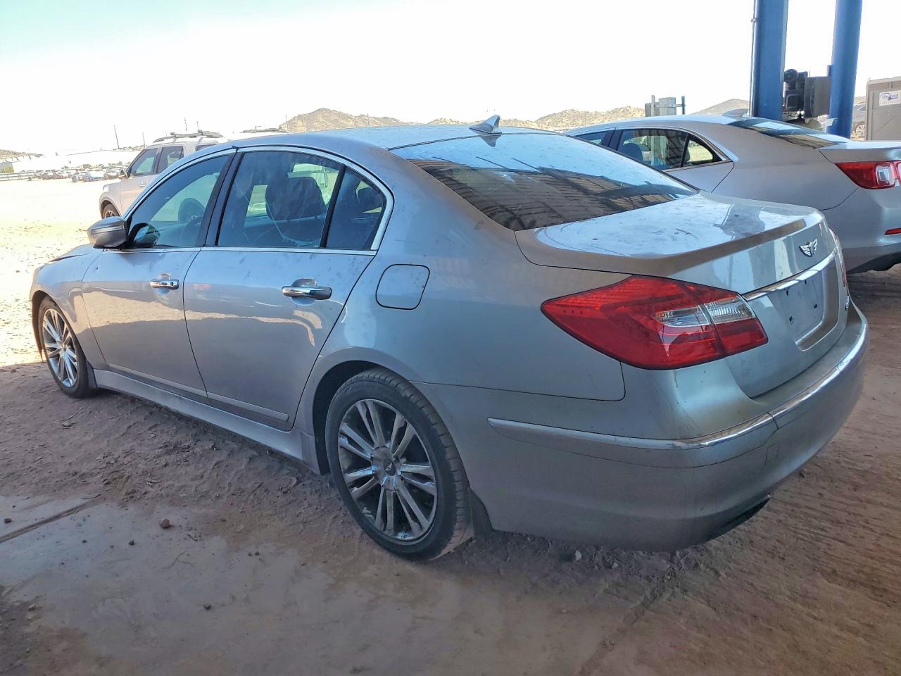 2012 Hyundai Genesis 3.8l Серебряный vin: KMHGC4DD3CU207582