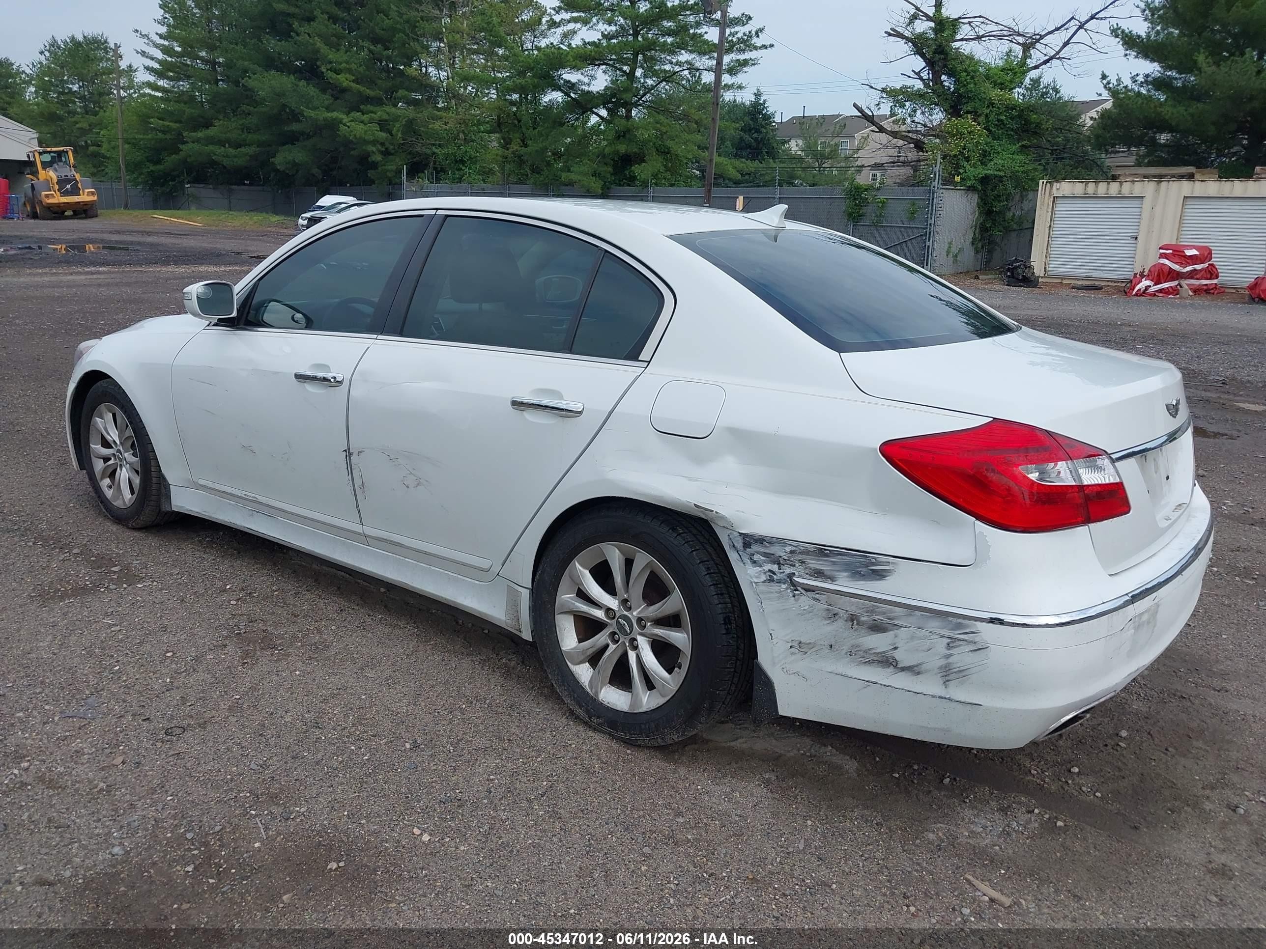 2013 Hyundai Genesis 3.8 White vin: KMHGC4DD3DU222598