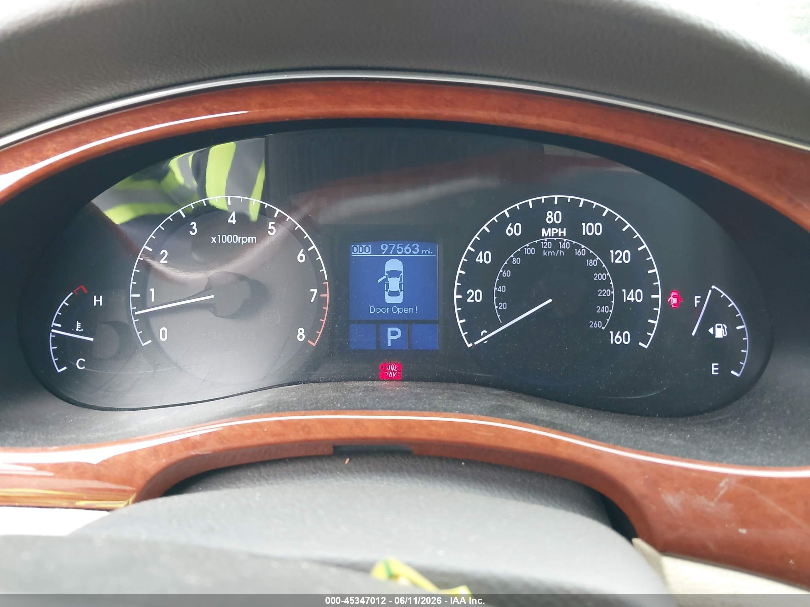 2013 Hyundai Genesis 3.8 White vin: KMHGC4DD3DU222598