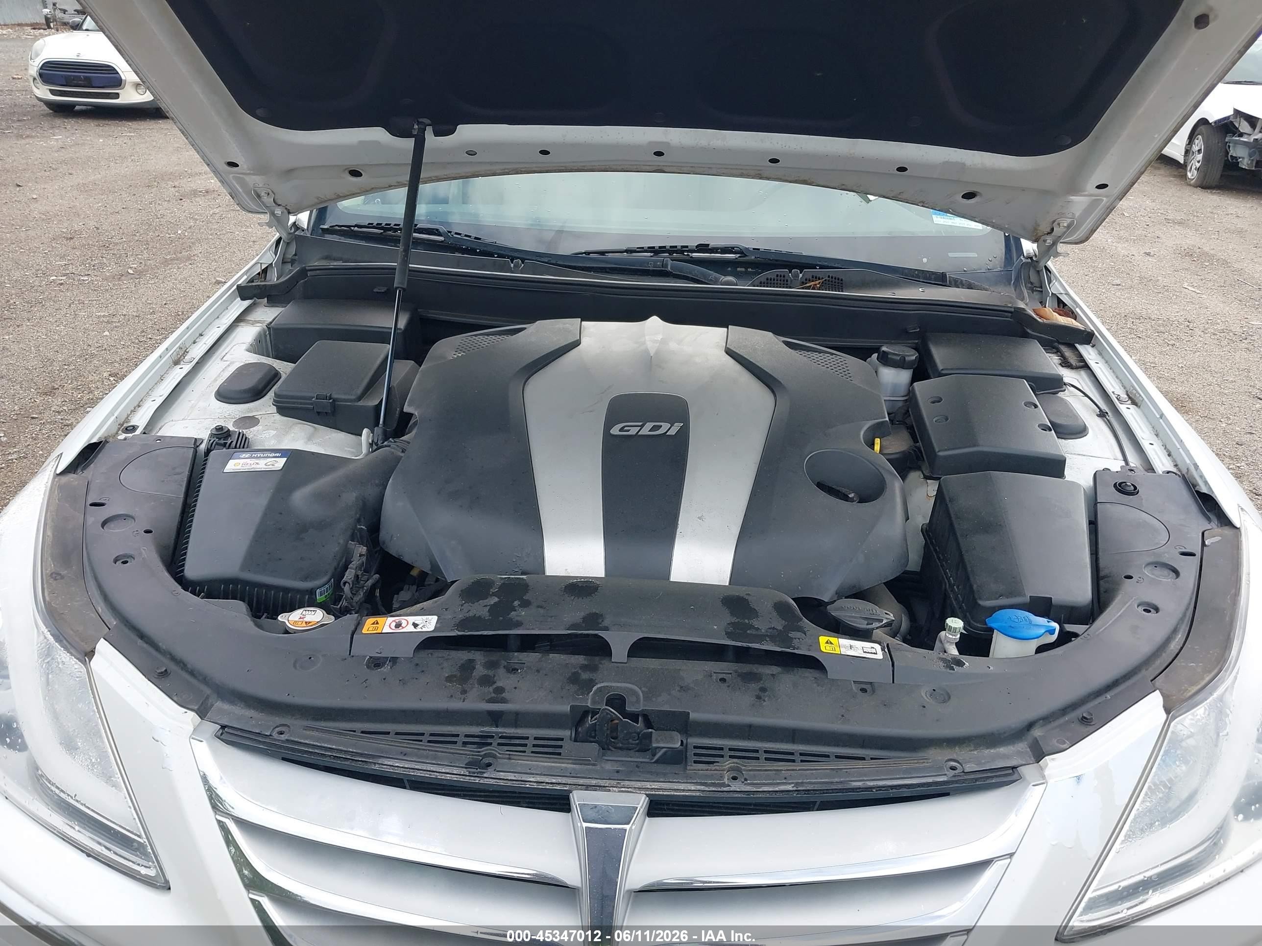2013 Hyundai Genesis 3.8 White vin: KMHGC4DD3DU222598