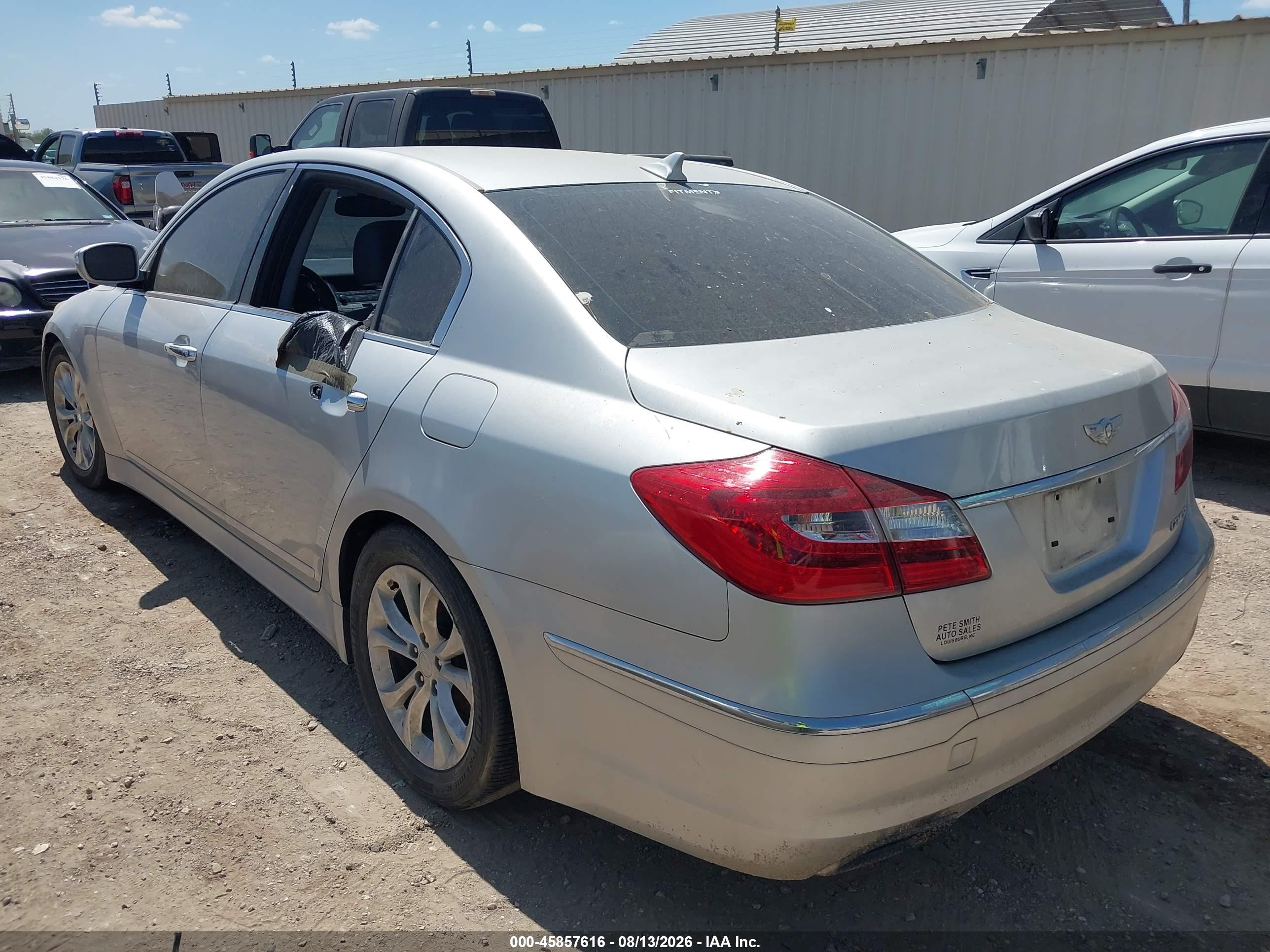 2013 Hyundai Genesis 3.8 Silver vin: KMHGC4DD3DU244391