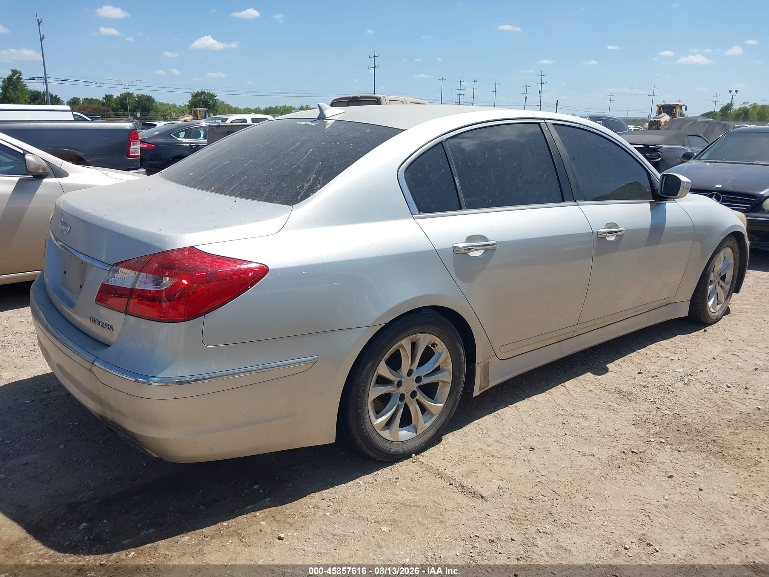 2013 Hyundai Genesis 3.8 Silver vin: KMHGC4DD3DU244391