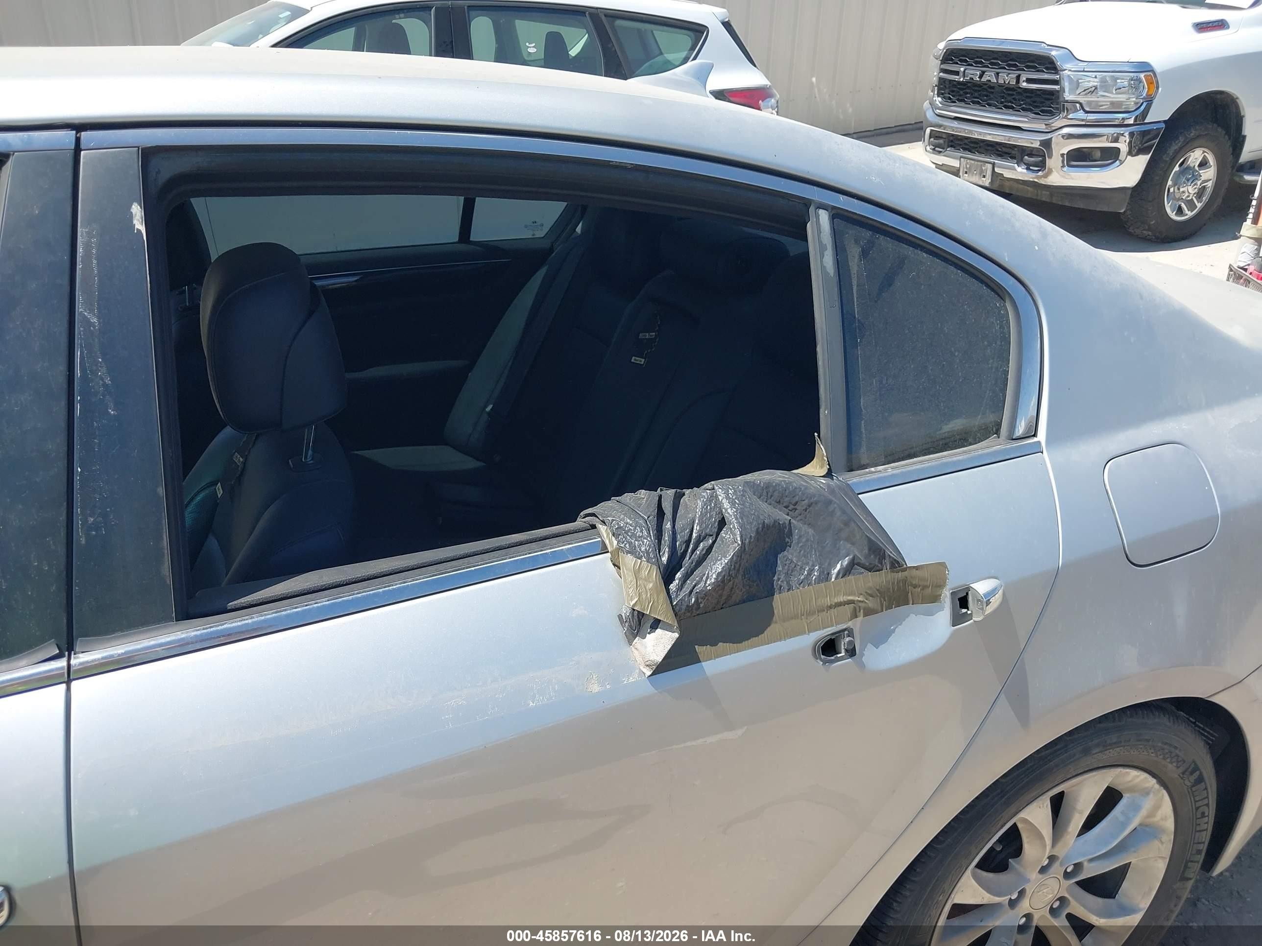2013 Hyundai Genesis 3.8 Silver vin: KMHGC4DD3DU244391