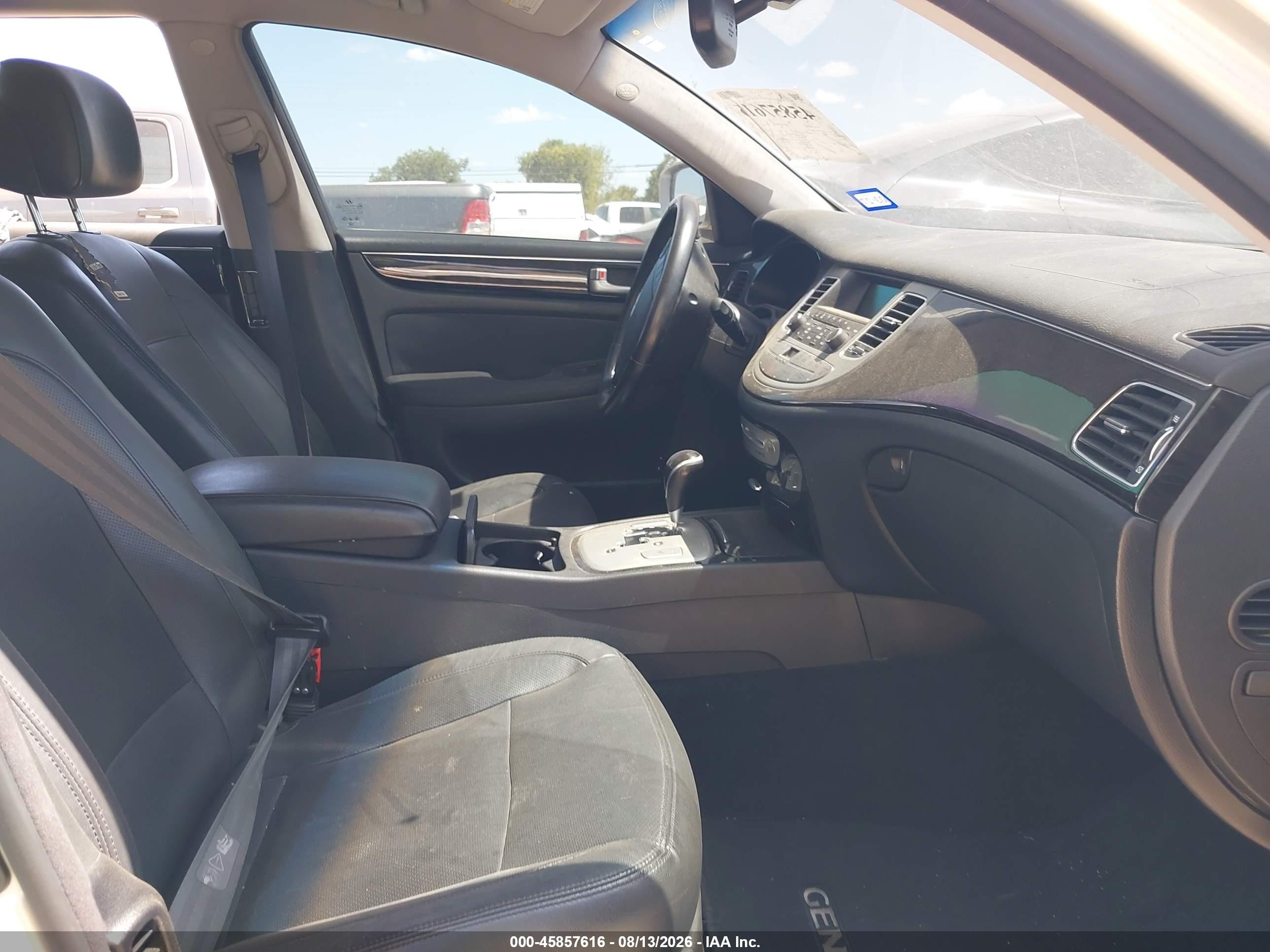2013 Hyundai Genesis 3.8 Silver vin: KMHGC4DD3DU244391