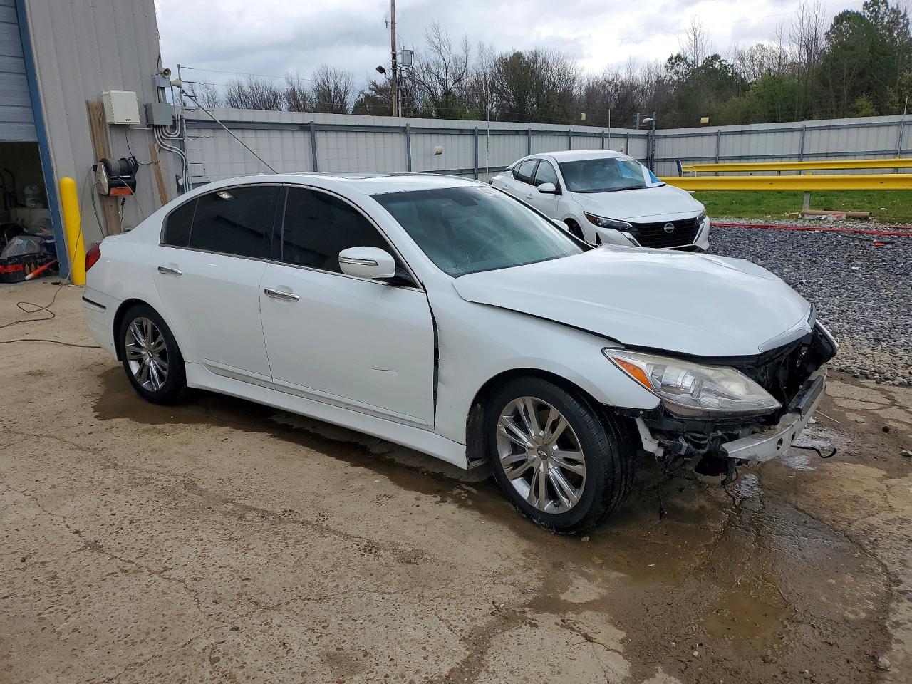 2012 Hyundai Genesis 3.8l V6 White vin: KMHGC4DD4CU208370