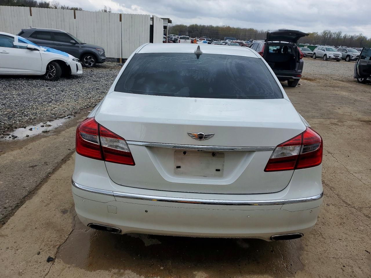 2012 Hyundai Genesis 3.8l V6 White vin: KMHGC4DD4CU208370