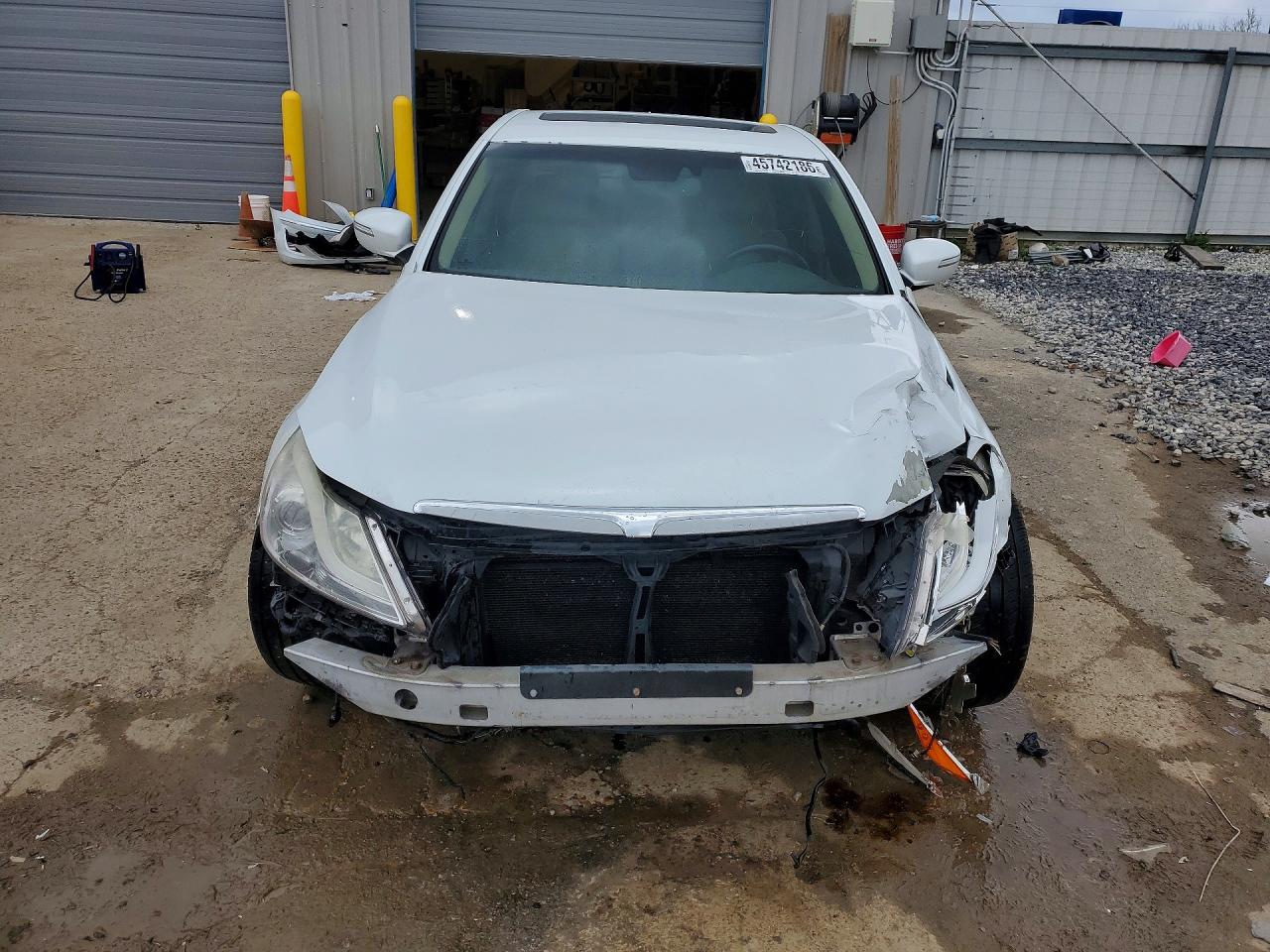 2012 Hyundai Genesis 3.8l V6 White vin: KMHGC4DD4CU208370