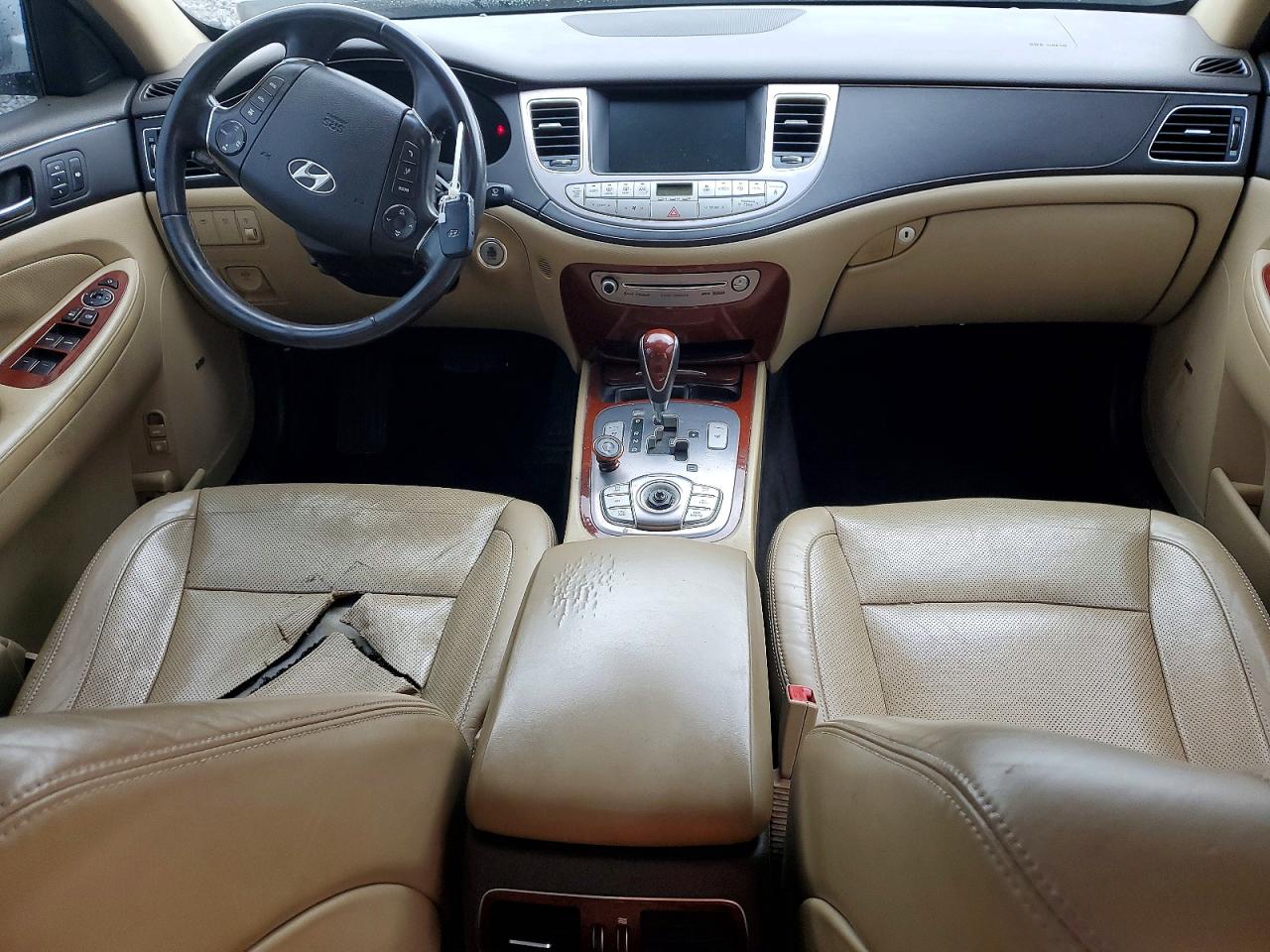2012 Hyundai Genesis 3.8l V6 White vin: KMHGC4DD4CU208370