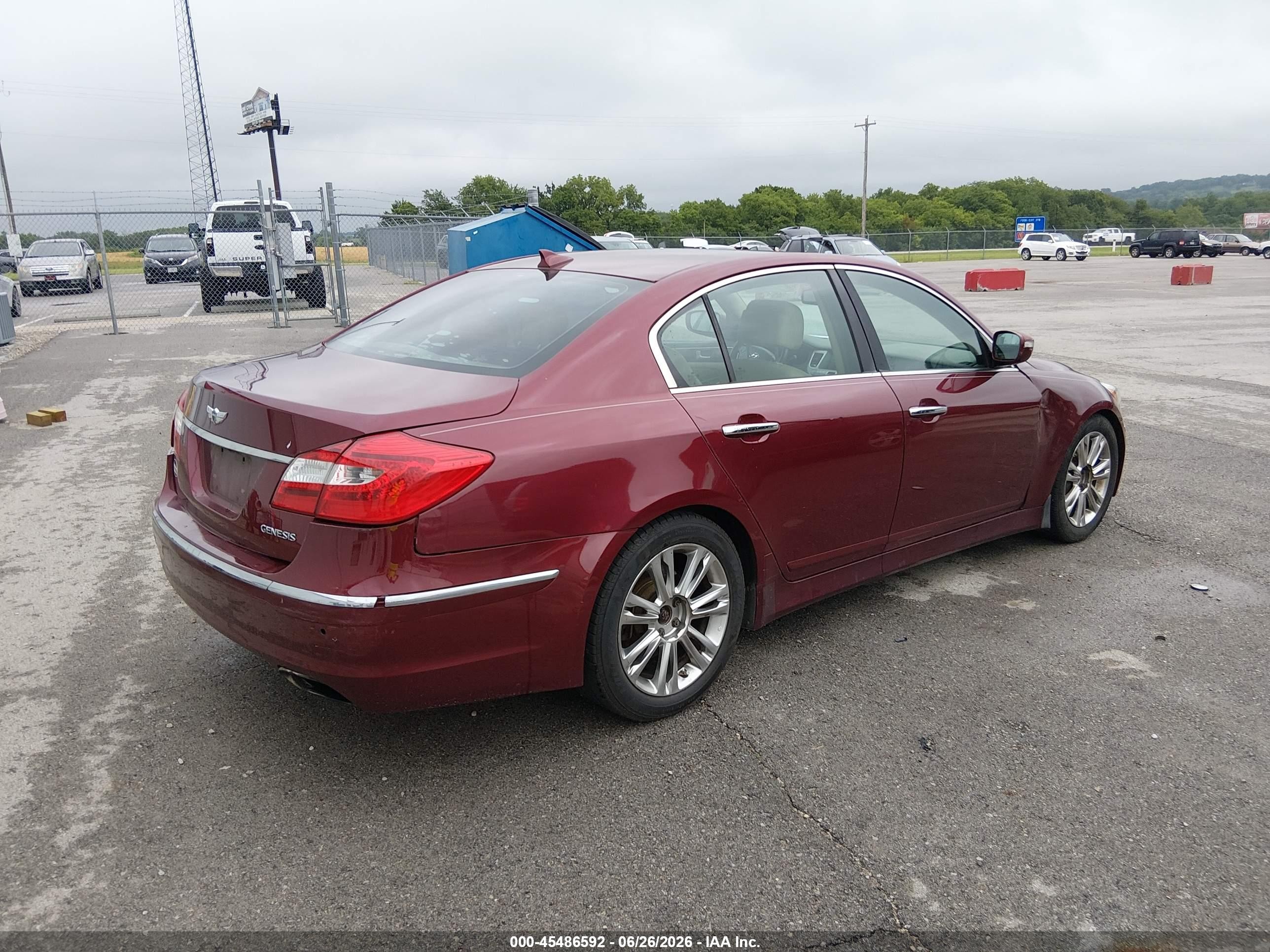 2013 Hyundai Genesis 3.8 Burgundy vin: KMHGC4DD4DU224859