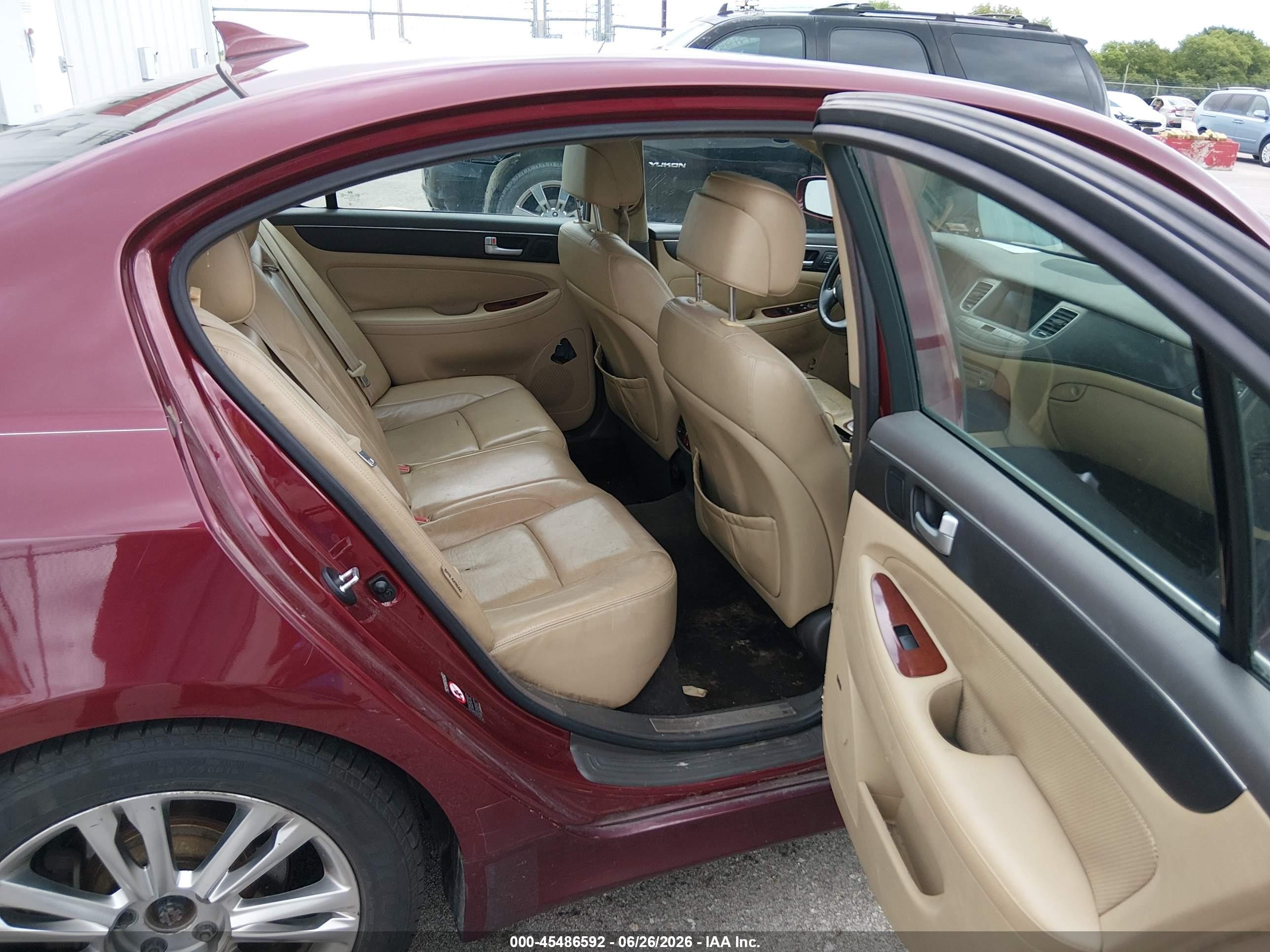 2013 Hyundai Genesis 3.8 Burgundy vin: KMHGC4DD4DU224859