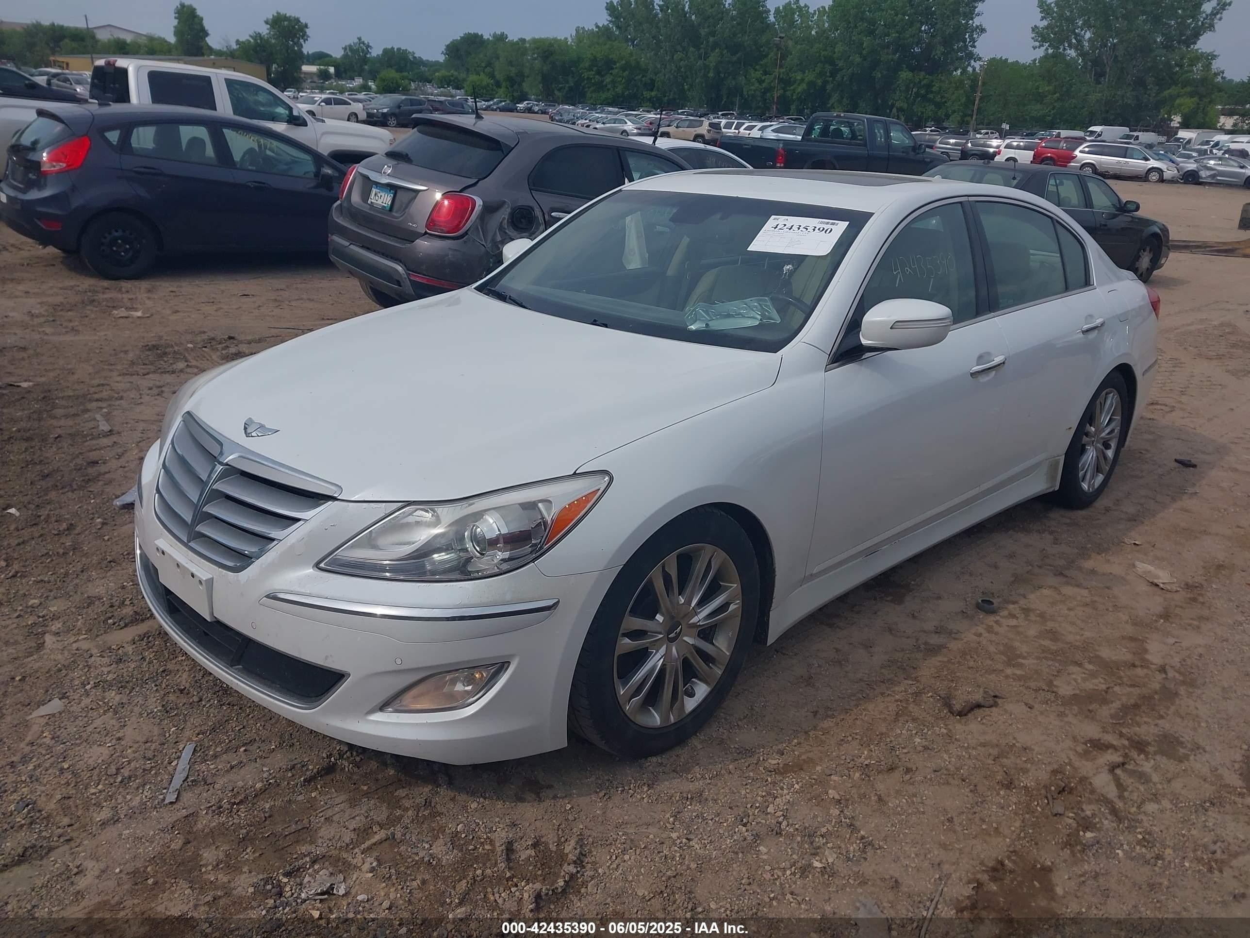 2012 Hyundai Genesis 3.8 White vin: KMHGC4DD5CU167103
