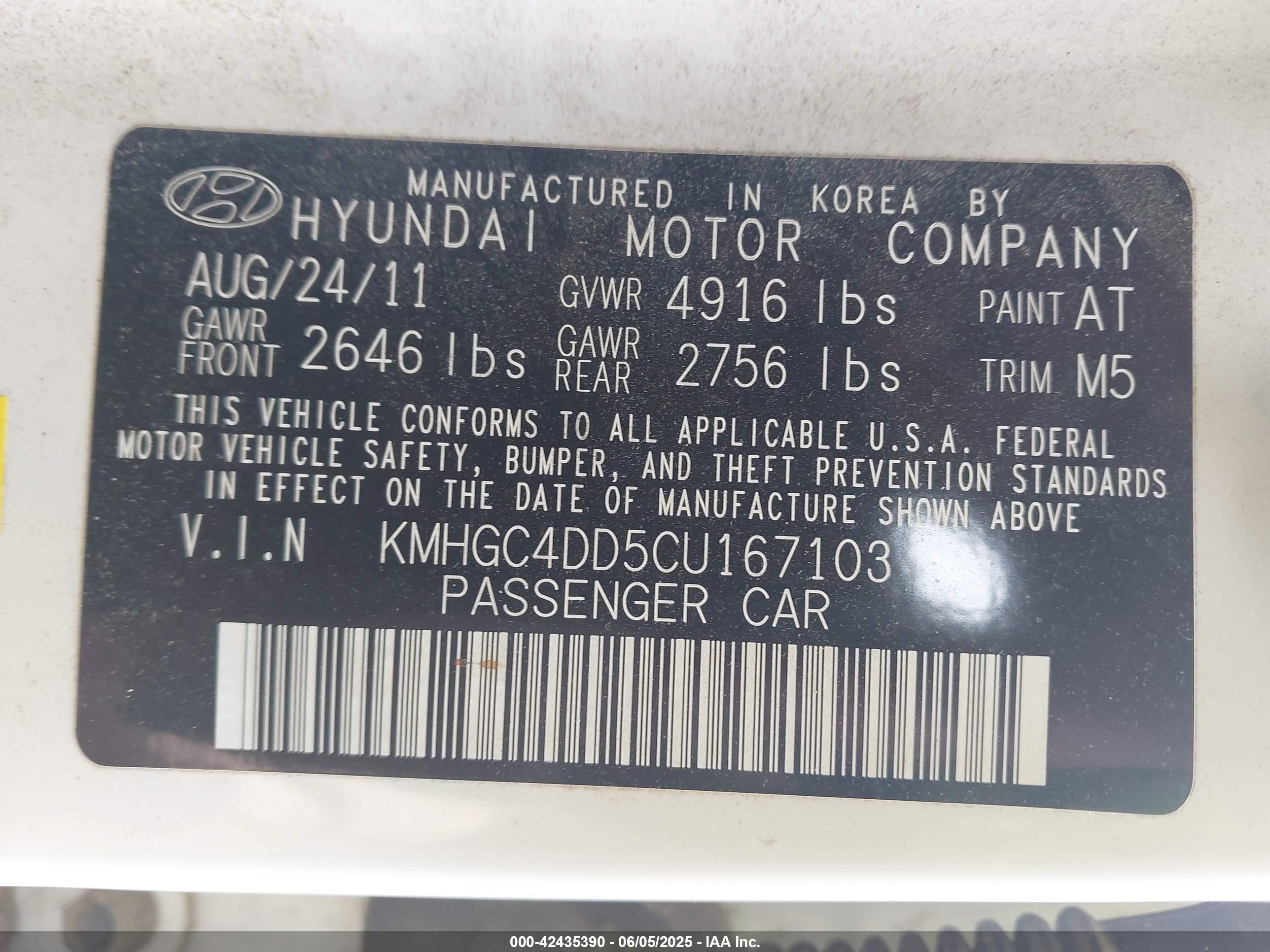2012 Hyundai Genesis 3.8 White vin: KMHGC4DD5CU167103