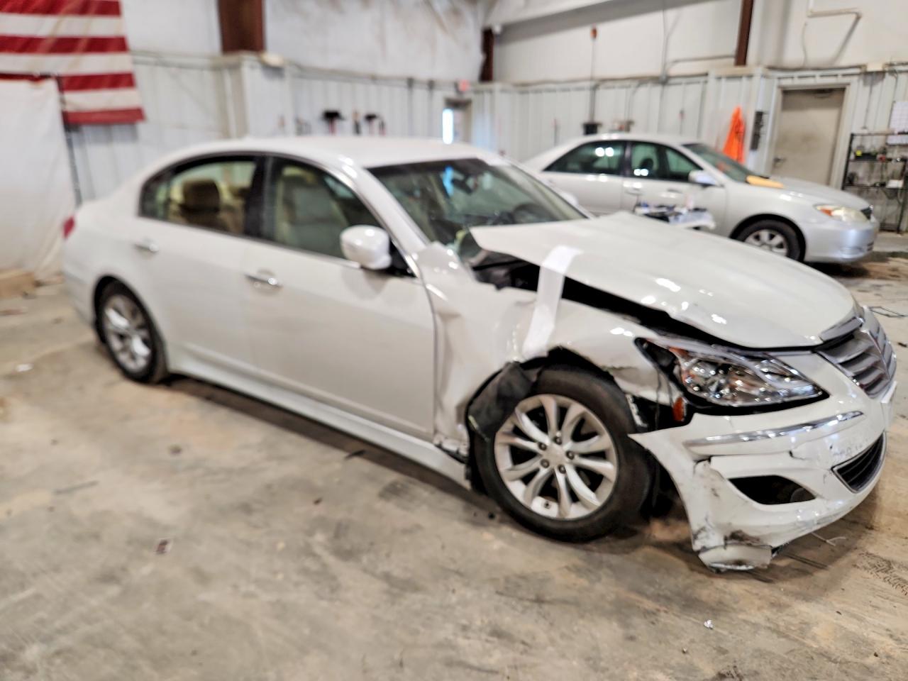 2012 Hyundai Genesis 3.8l White vin: KMHGC4DD5CU180708