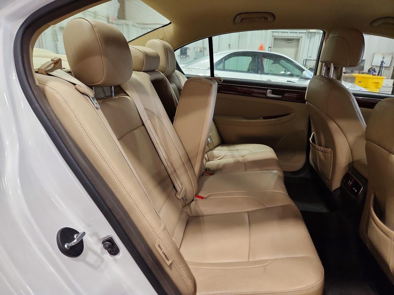 2012 Hyundai Genesis 3.8l White vin: KMHGC4DD5CU180708
