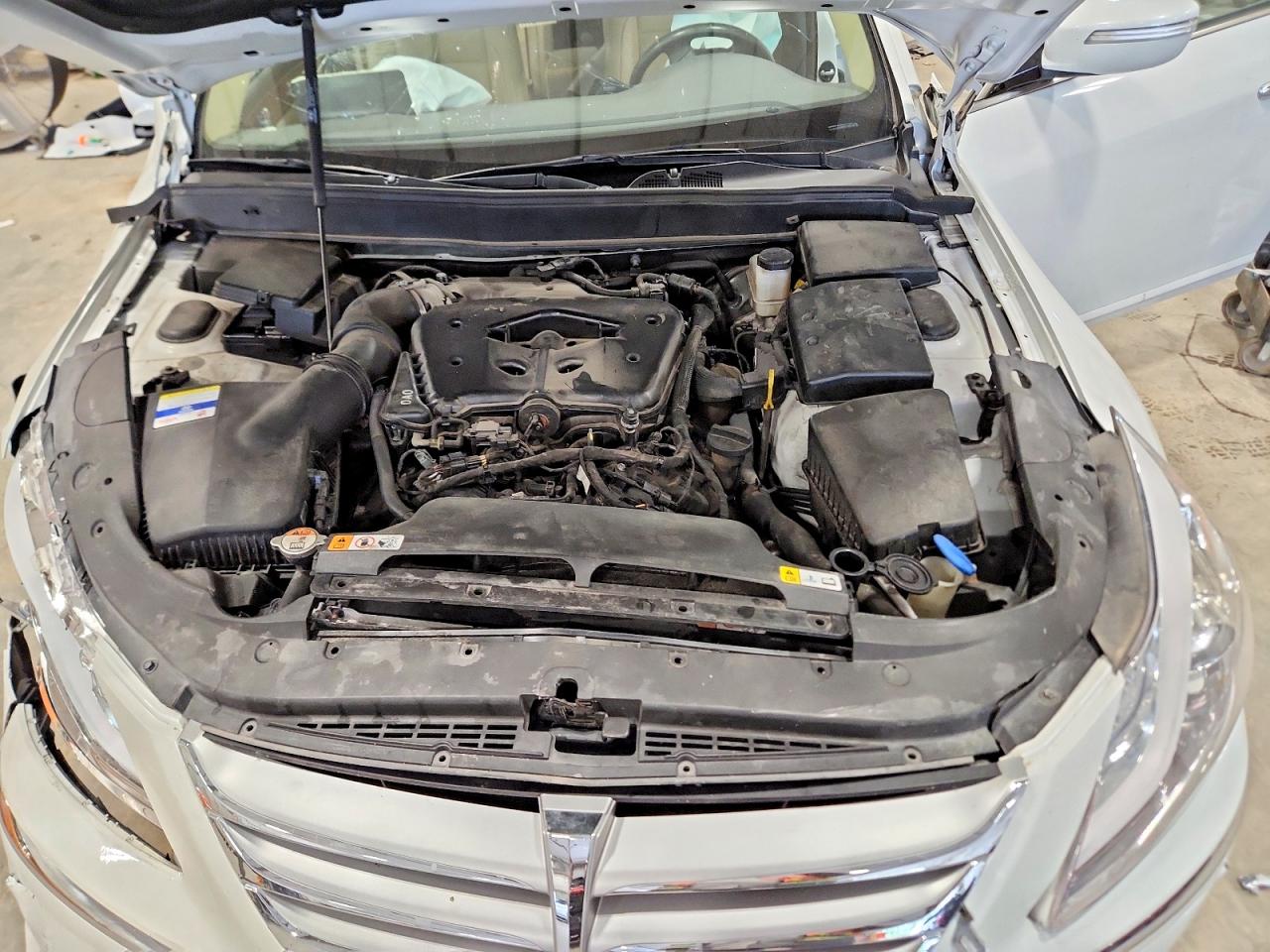 2012 Hyundai Genesis 3.8l White vin: KMHGC4DD5CU180708