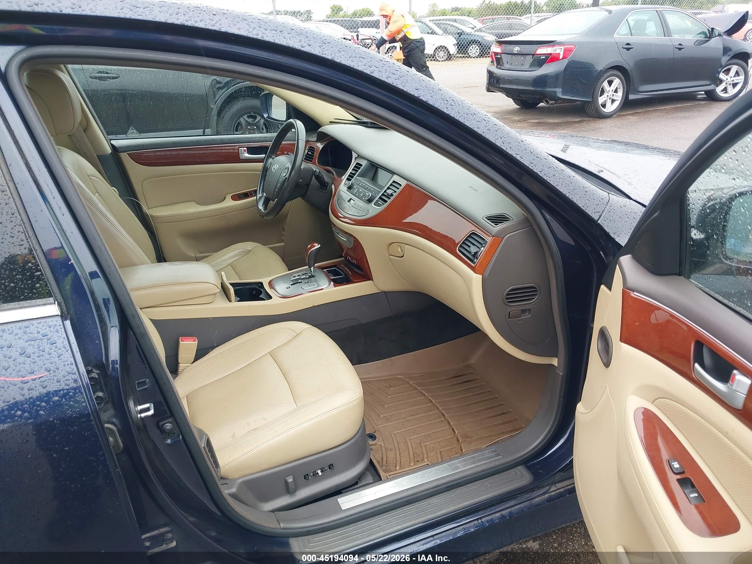2012 Hyundai Genesis 3.8 Brown vin: KMHGC4DD5CU193619