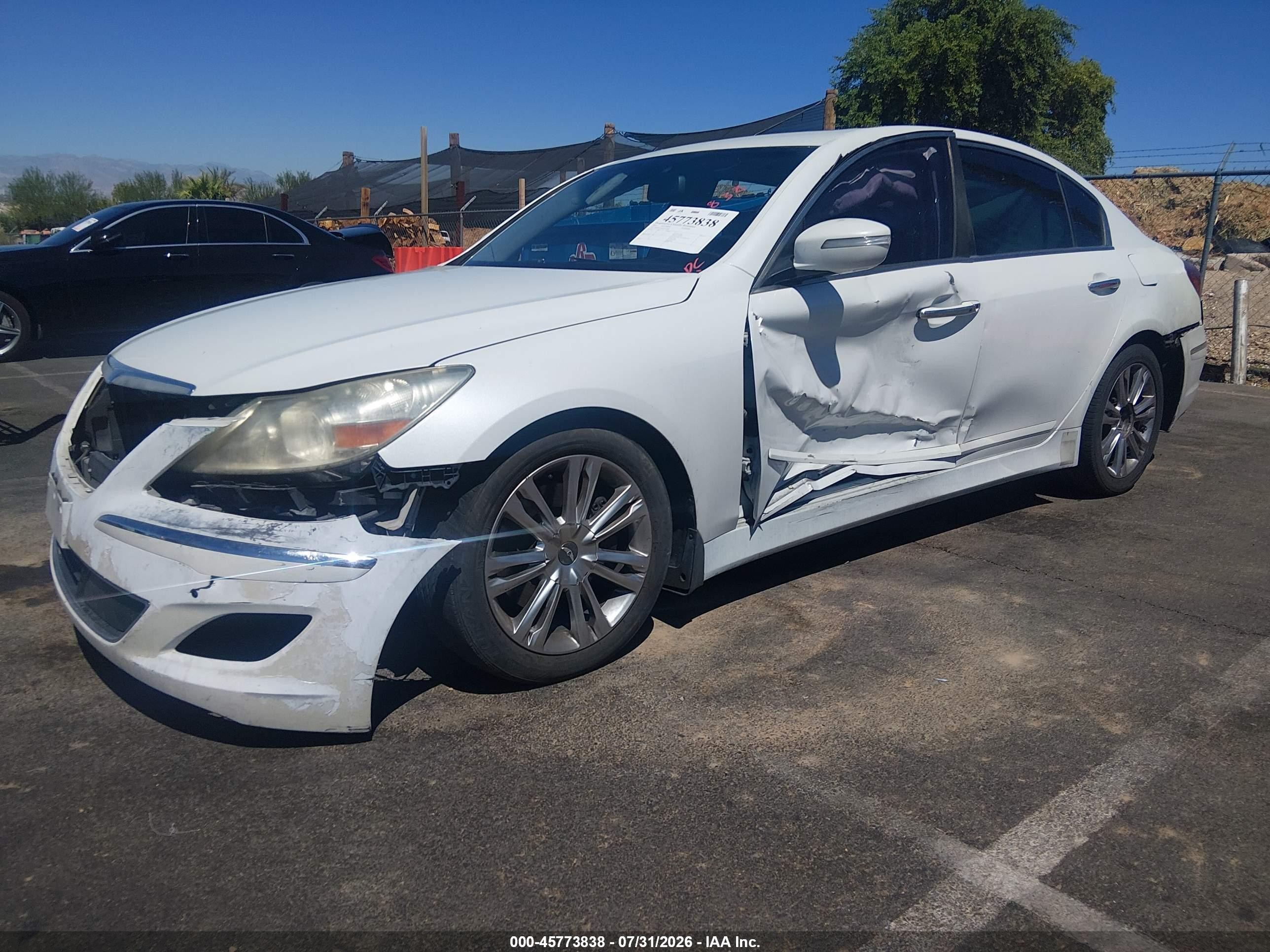 2013 Hyundai Genesis 3.8 White vin: KMHGC4DD5DU233960