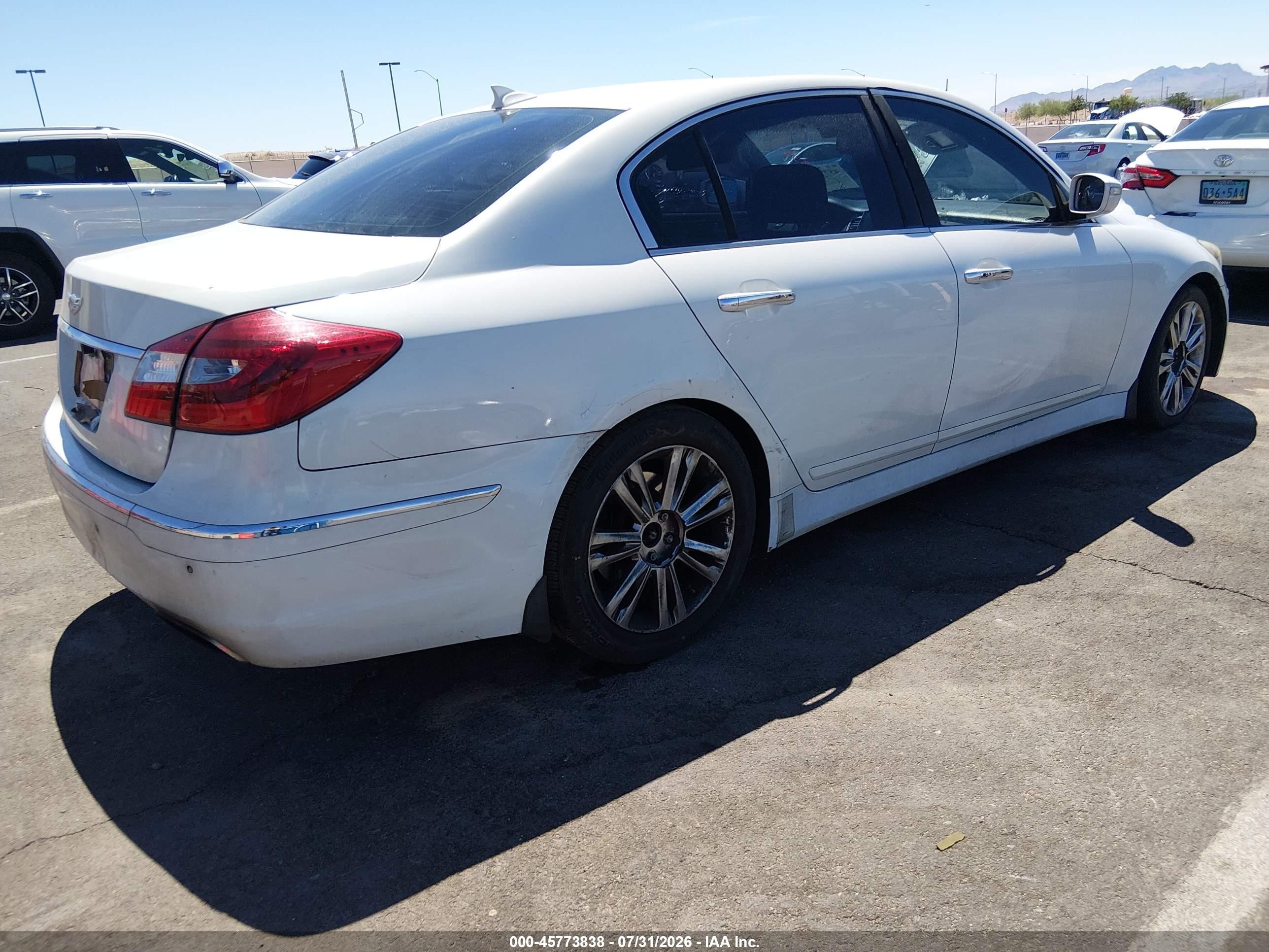2013 Hyundai Genesis 3.8 White vin: KMHGC4DD5DU233960