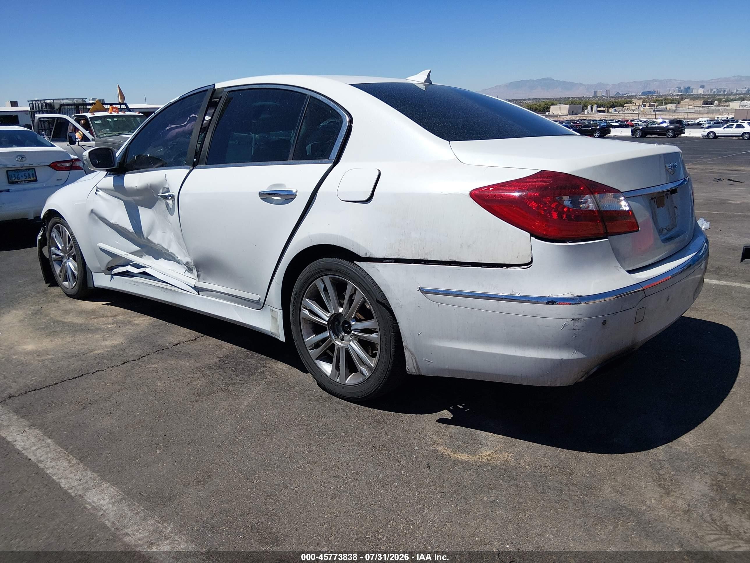 2013 Hyundai Genesis 3.8 White vin: KMHGC4DD5DU233960
