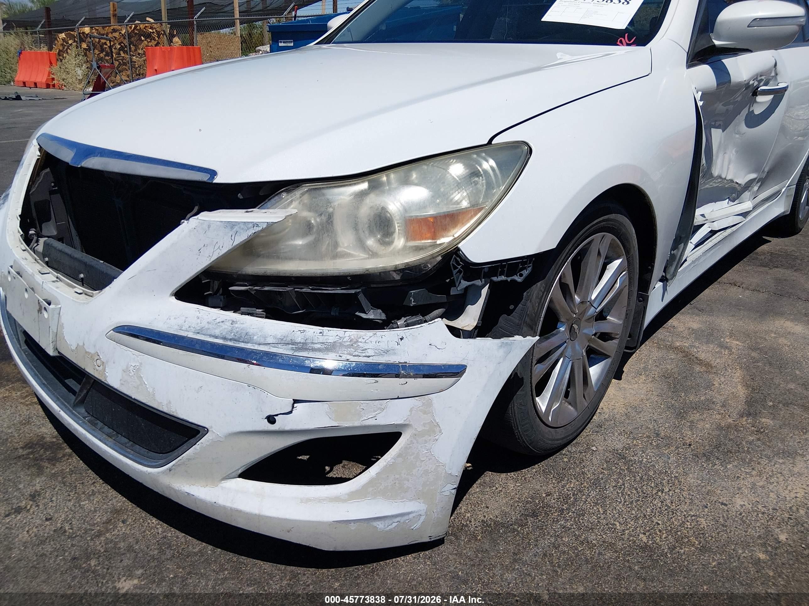 2013 Hyundai Genesis 3.8 White vin: KMHGC4DD5DU233960