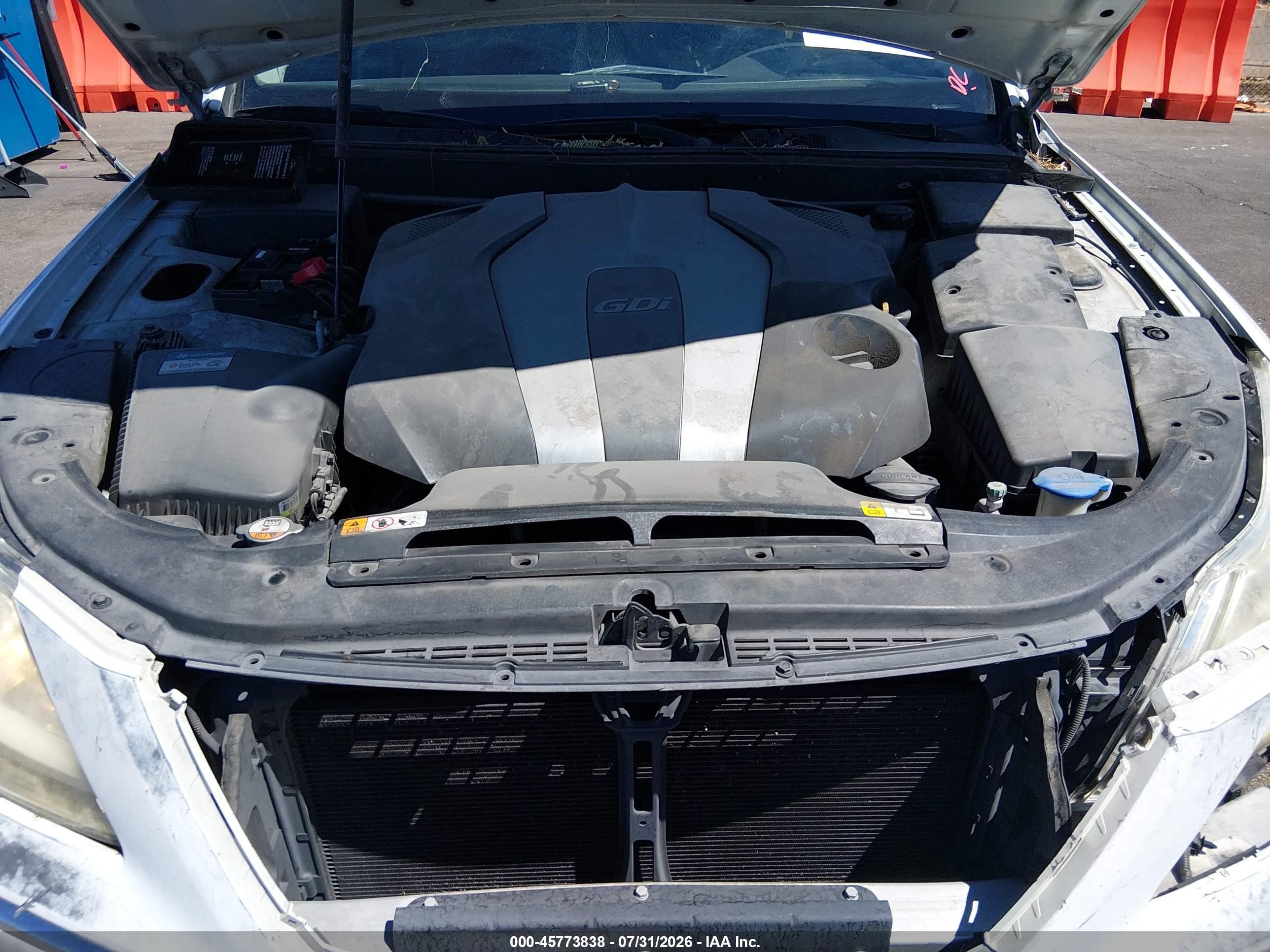2013 Hyundai Genesis 3.8 White vin: KMHGC4DD5DU233960