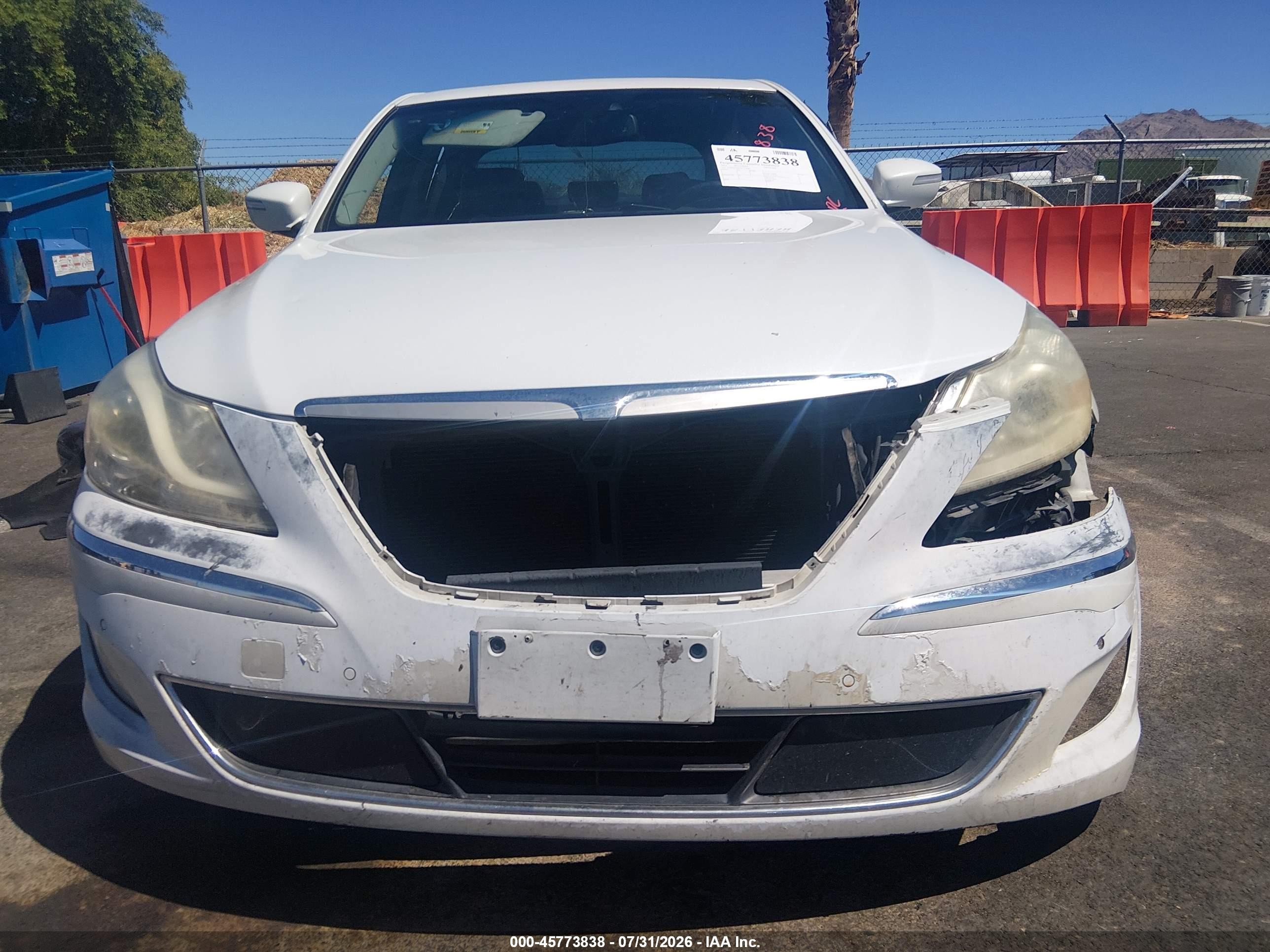 2013 Hyundai Genesis 3.8 White vin: KMHGC4DD5DU233960