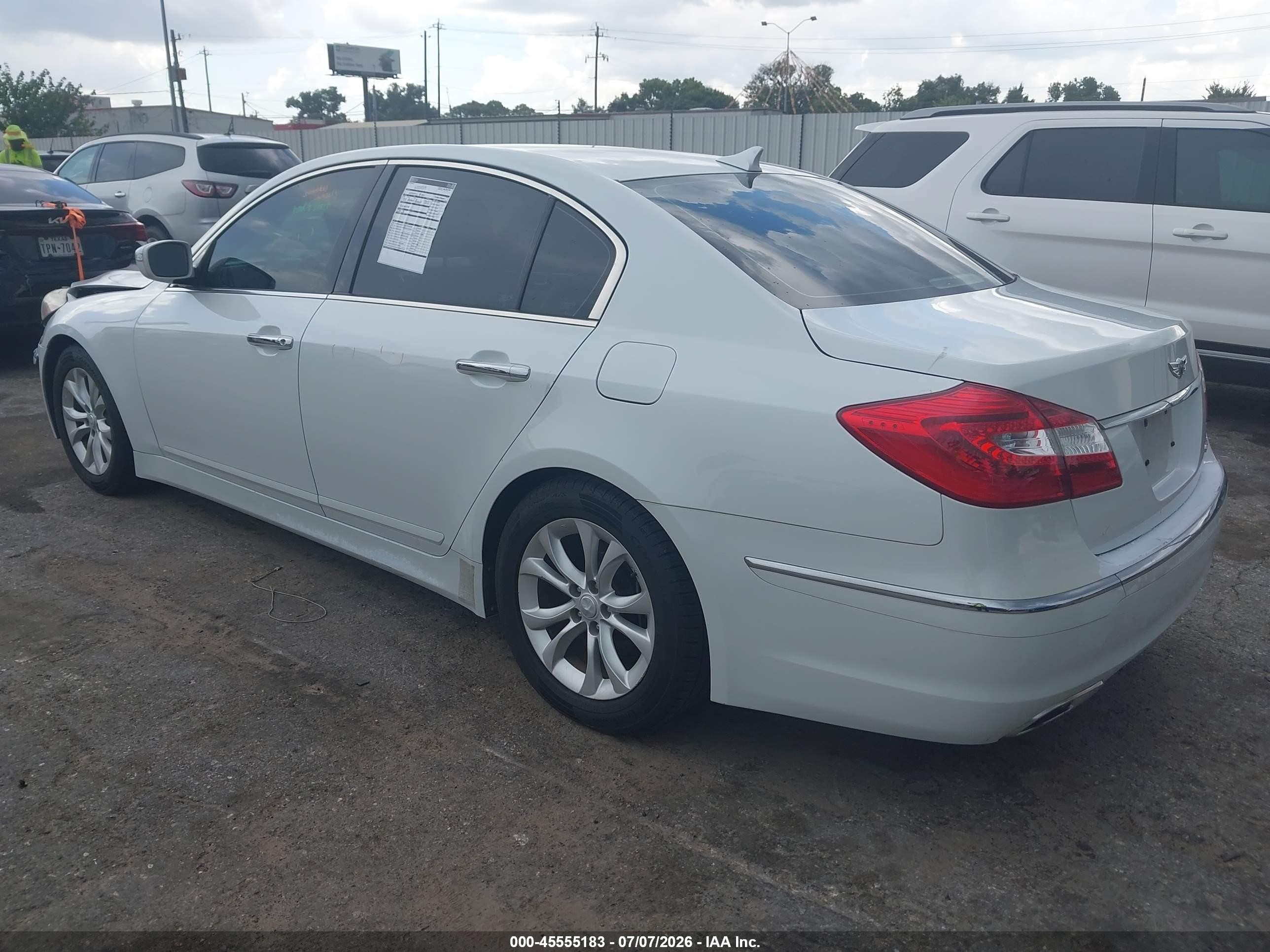 2013 Hyundai Genesis 3.8 White vin: KMHGC4DD5DU235076