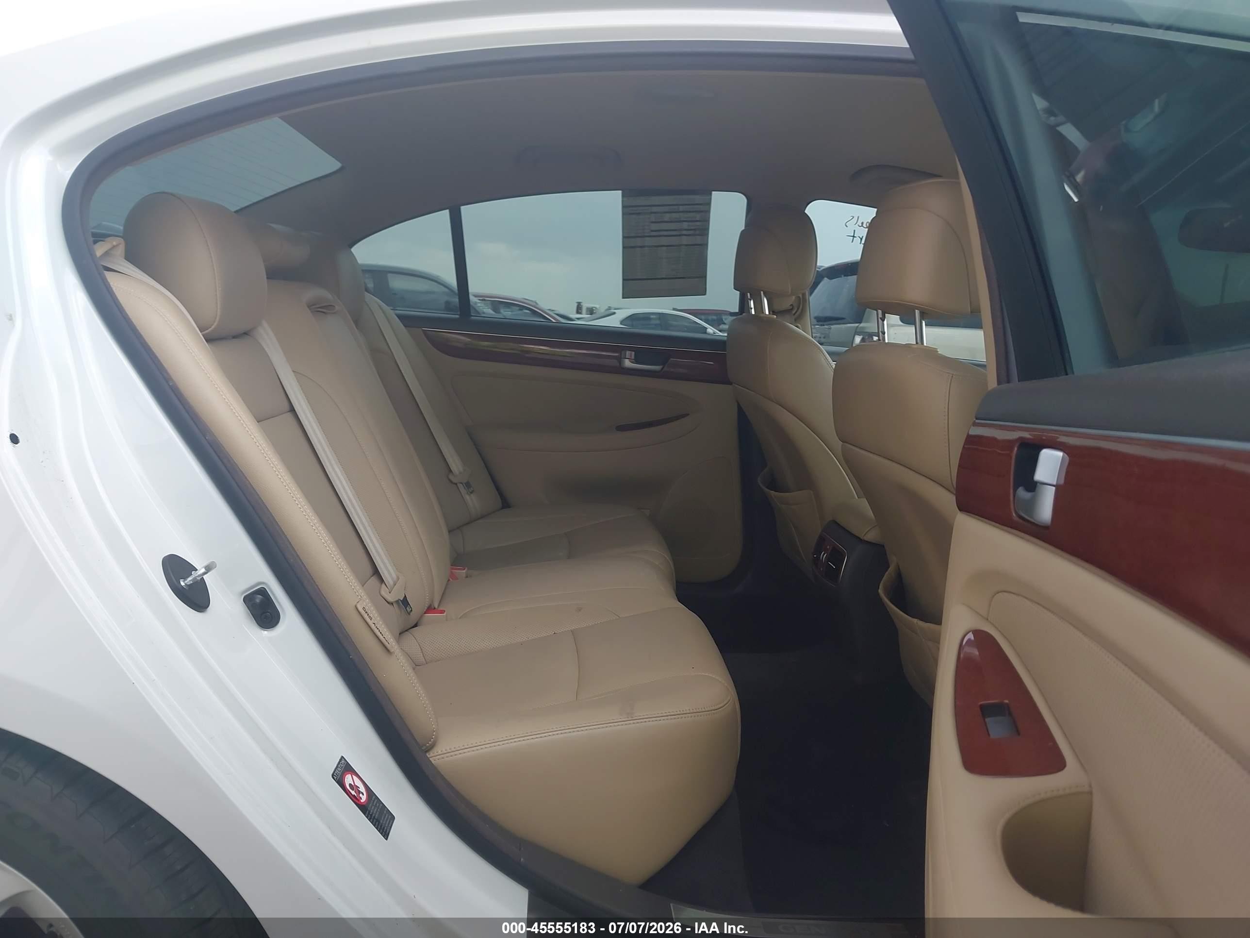 2013 Hyundai Genesis 3.8 White vin: KMHGC4DD5DU235076
