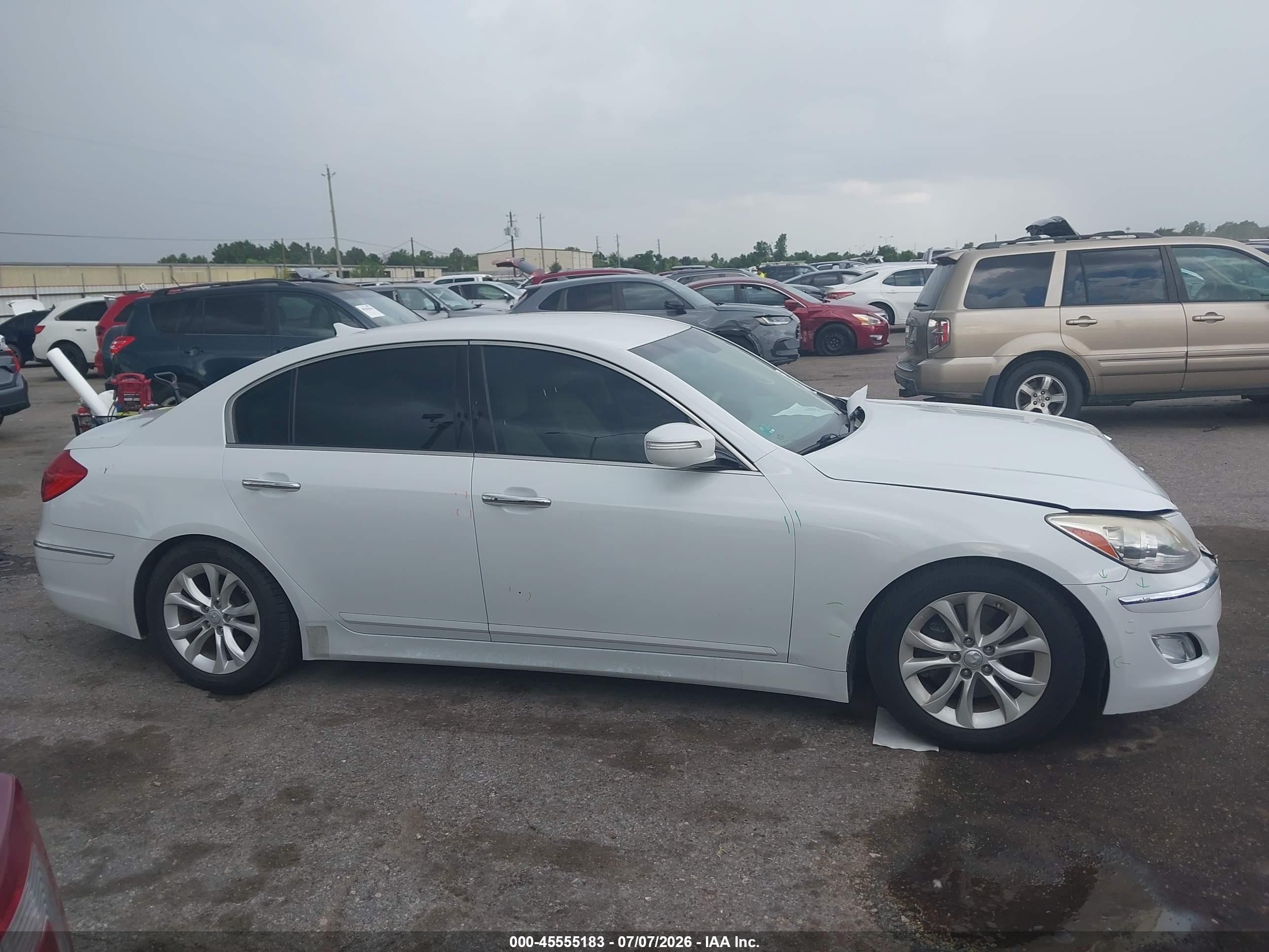2013 Hyundai Genesis 3.8 White vin: KMHGC4DD5DU235076