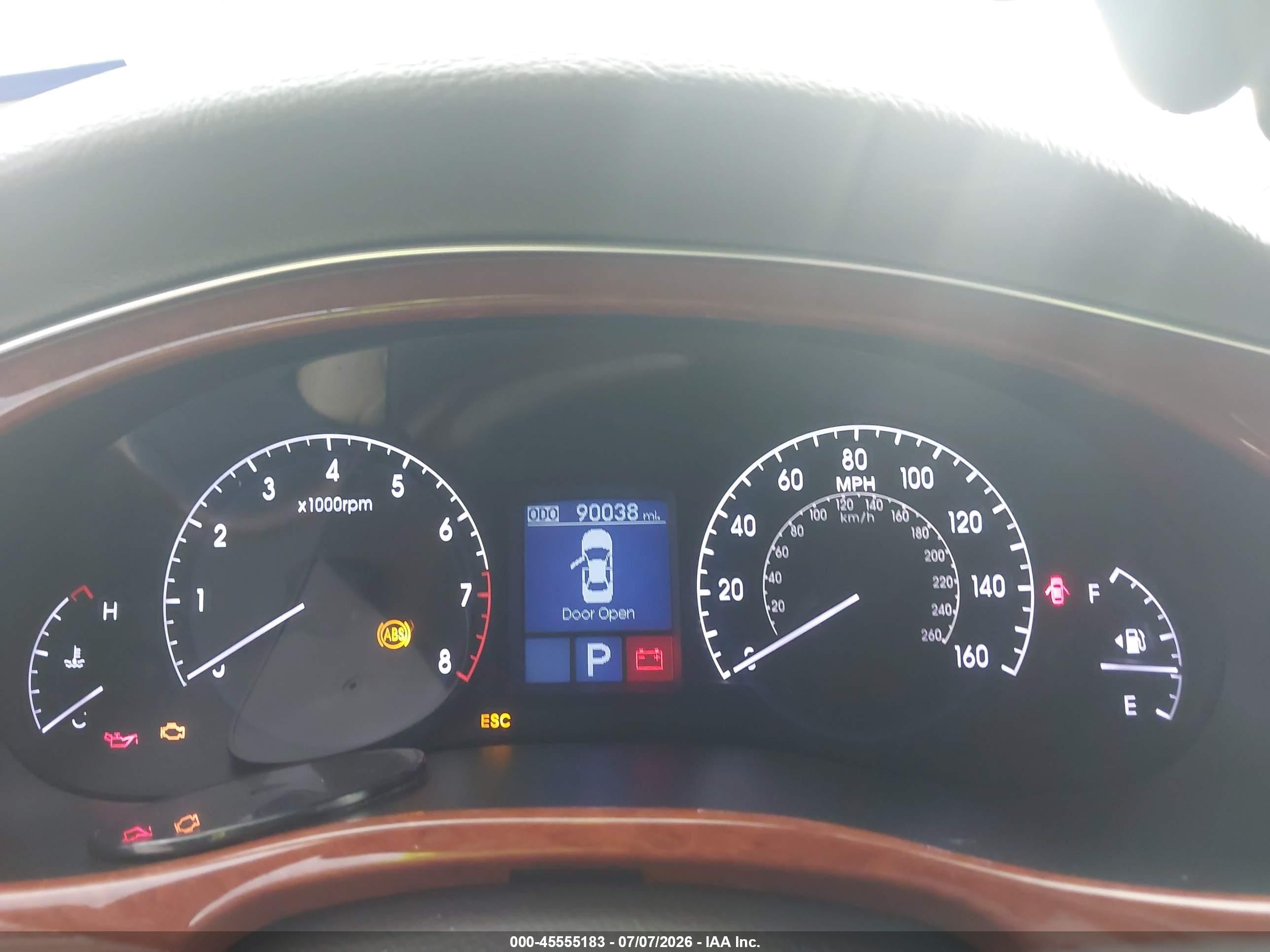 2013 Hyundai Genesis 3.8 White vin: KMHGC4DD5DU235076