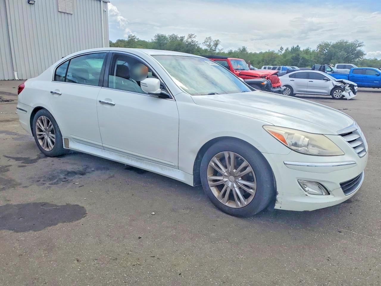 2013 Hyundai Genesis 3.8l White vin: KMHGC4DD5DU236860