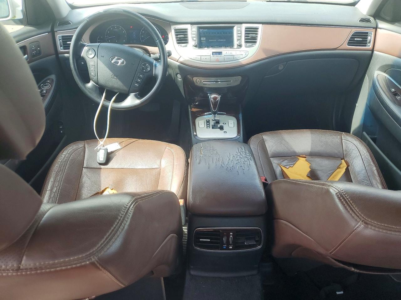 2013 Hyundai Genesis 3.8l White vin: KMHGC4DD5DU236860