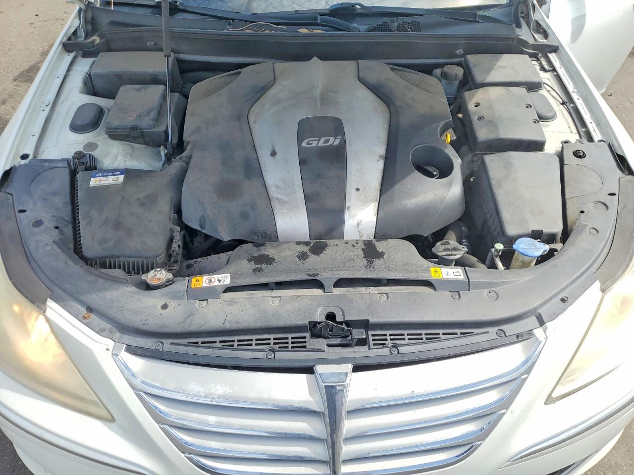 2013 Hyundai Genesis 3.8l White vin: KMHGC4DD5DU236860